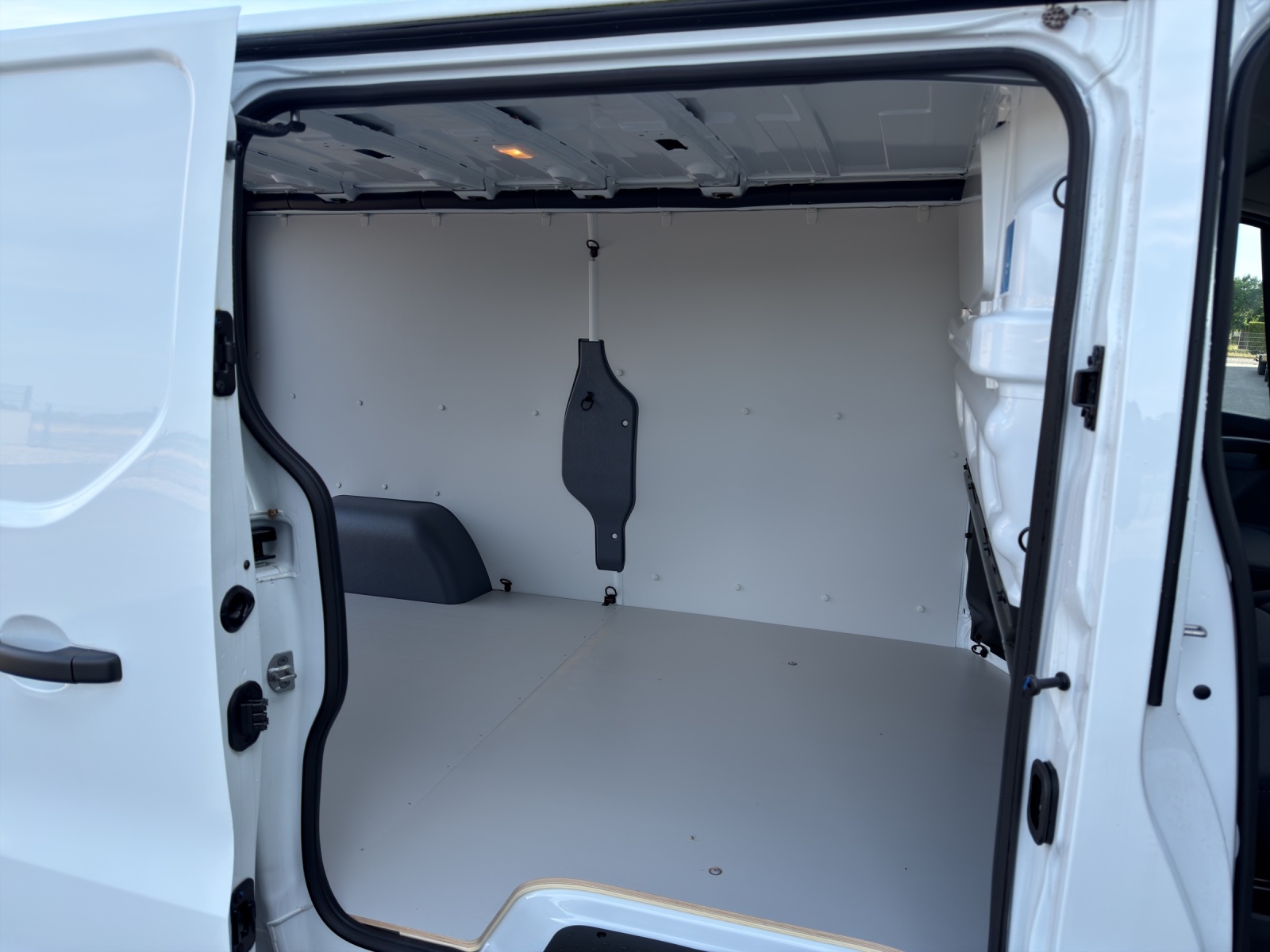 RENAULT Trafic 2.0 Blue dCi 130 Start L2H1 EN-image-9