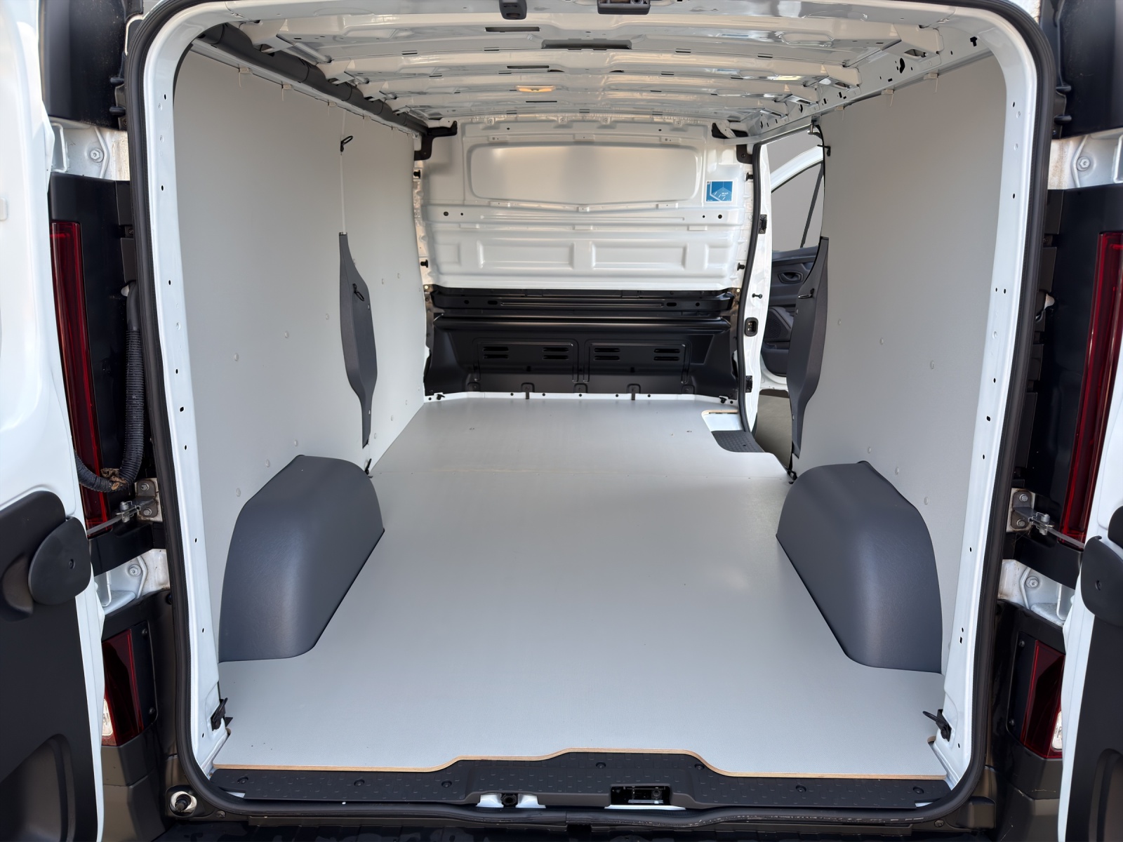 RENAULT Trafic 2.0 Blue dCi 130 Start L2H1 EN-image-8