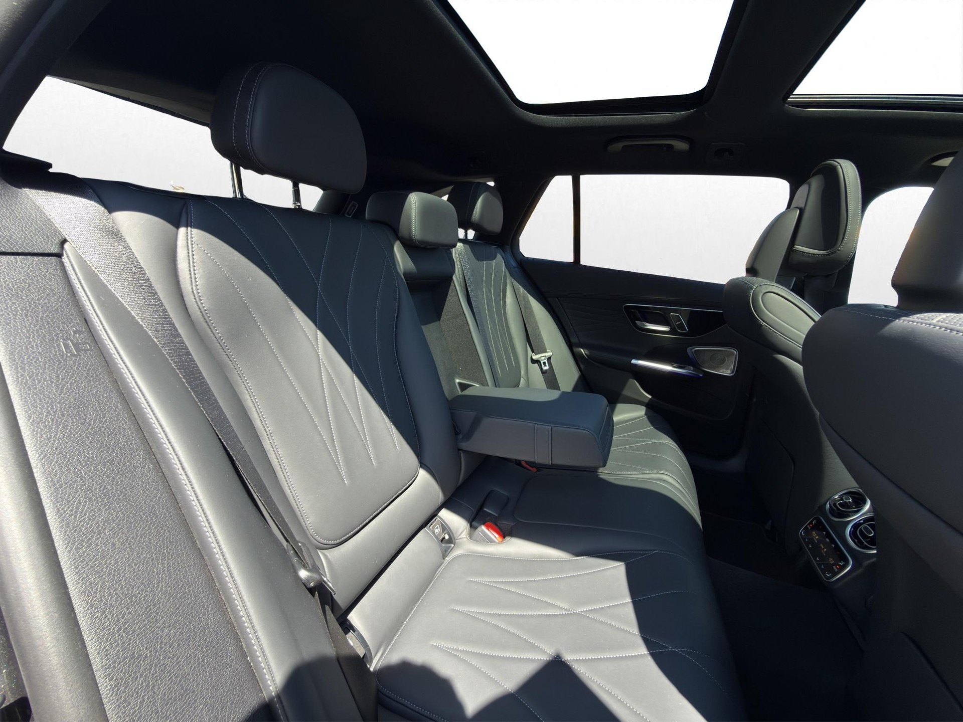 MERCEDES-BENZ C 43 AMG 4matic+ * Pack AMG Night * Panorama * 360° Kamera * Head-Up * Sitzlüftung *-image-28