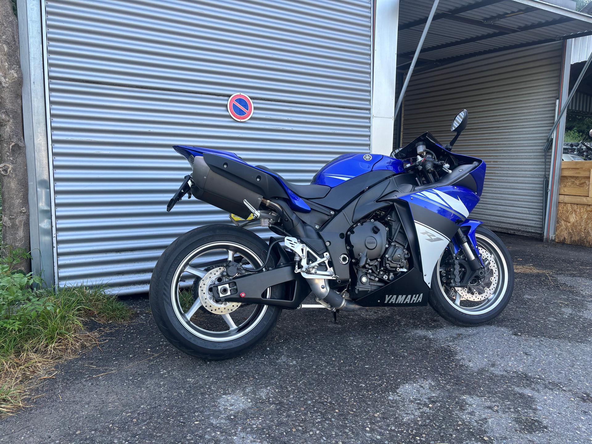 YAMAHA YZF-R1-image-2