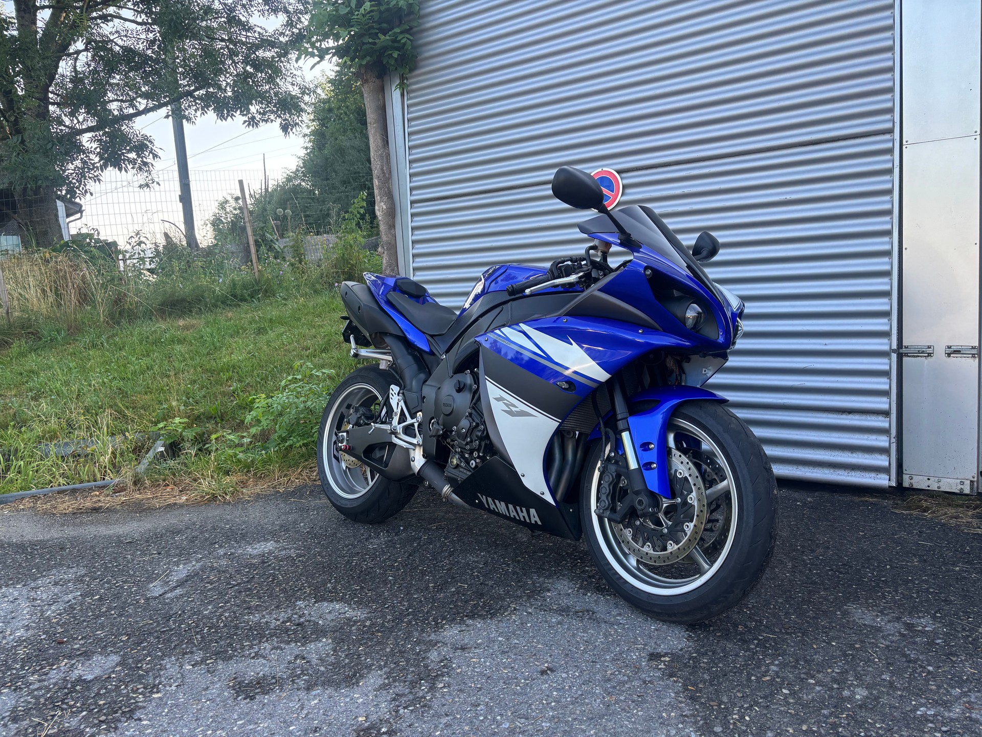YAMAHA YZF-R1