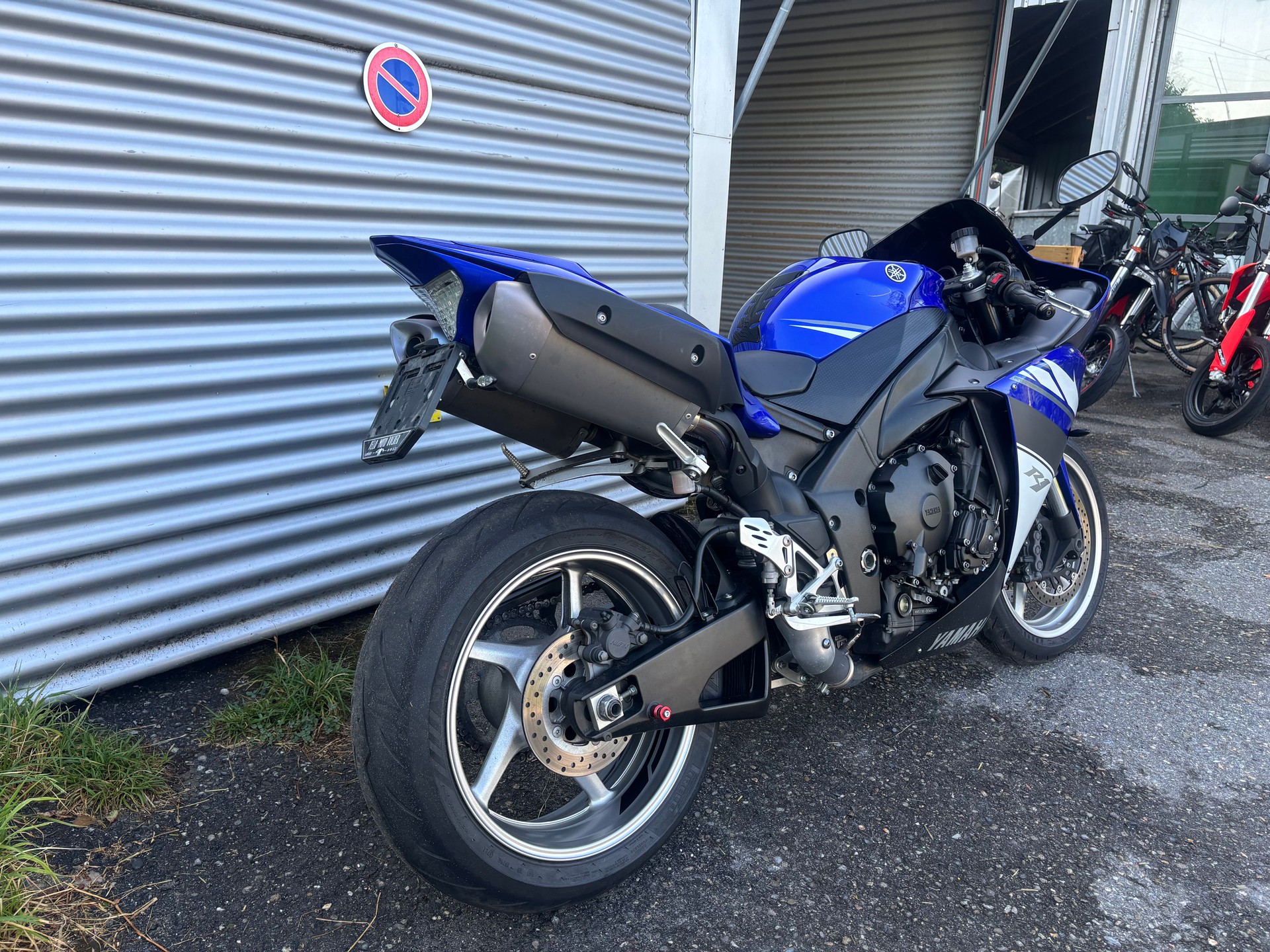 YAMAHA YZF-R1-image-3