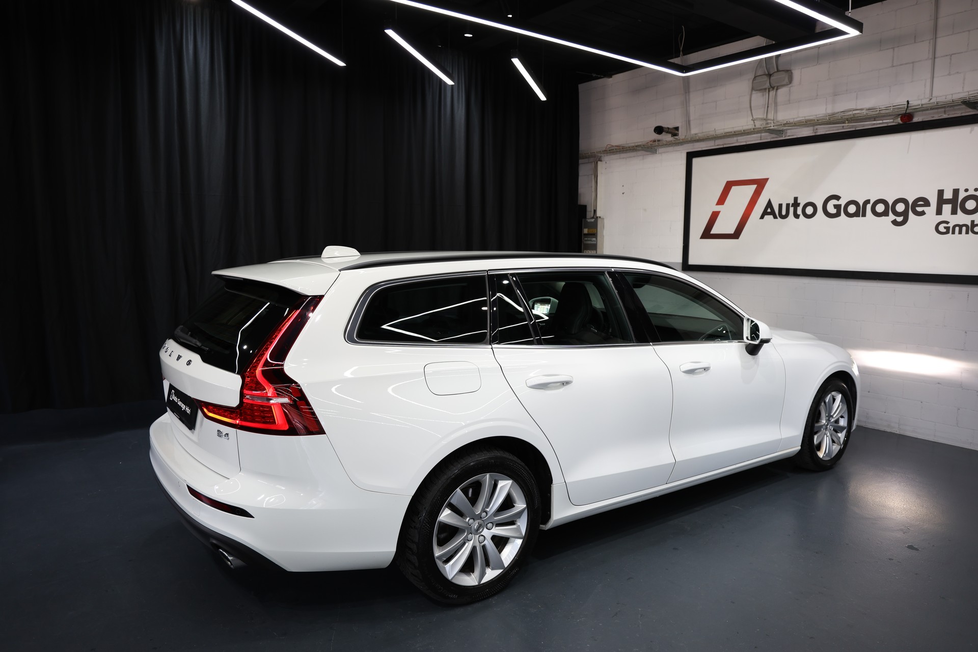 VOLVO V60 B4 Diesel Mild Hybrid Momentum Geartronic-image-14