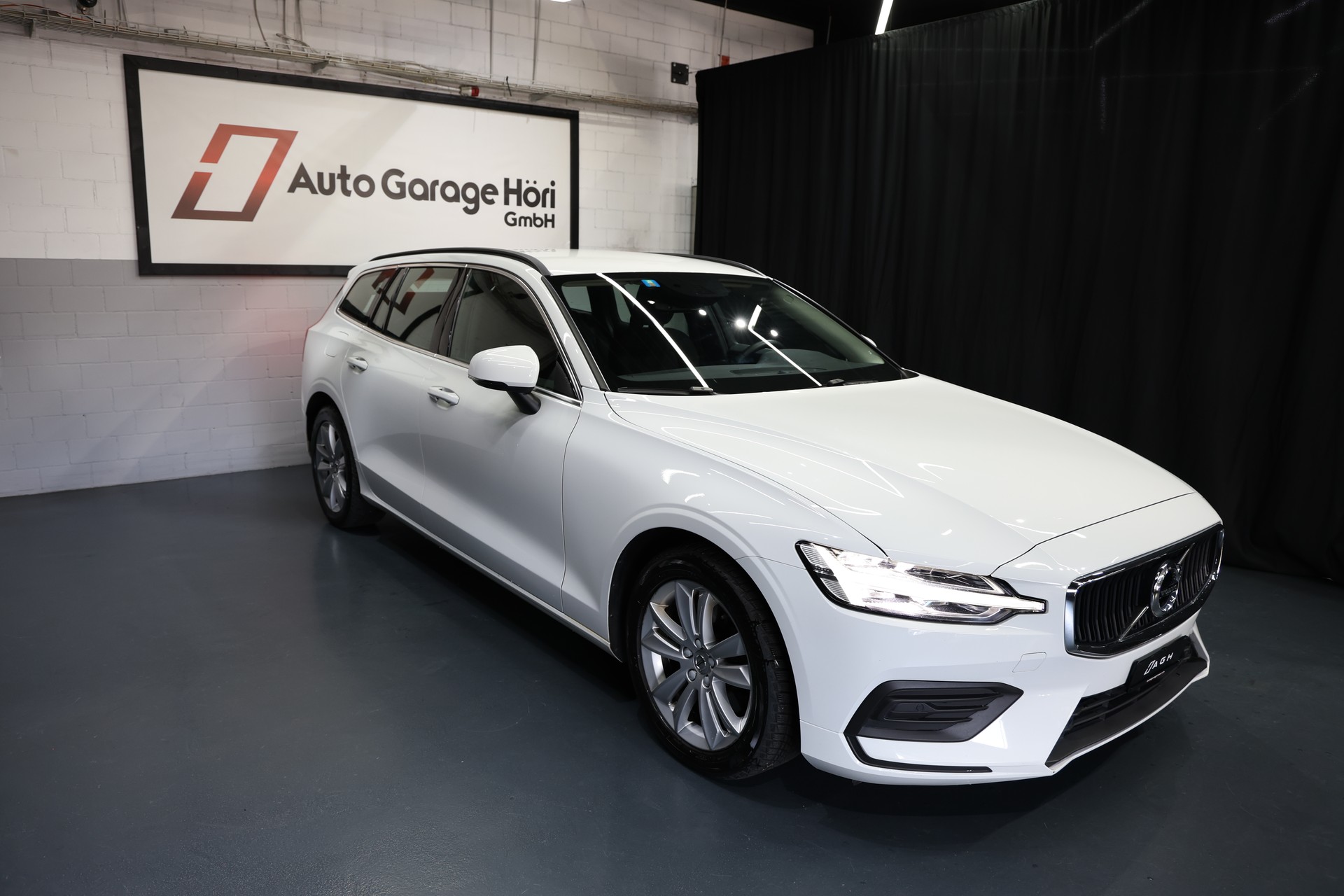 VOLVO V60 B4 Diesel Mild Hybrid Momentum Geartronic-image-12