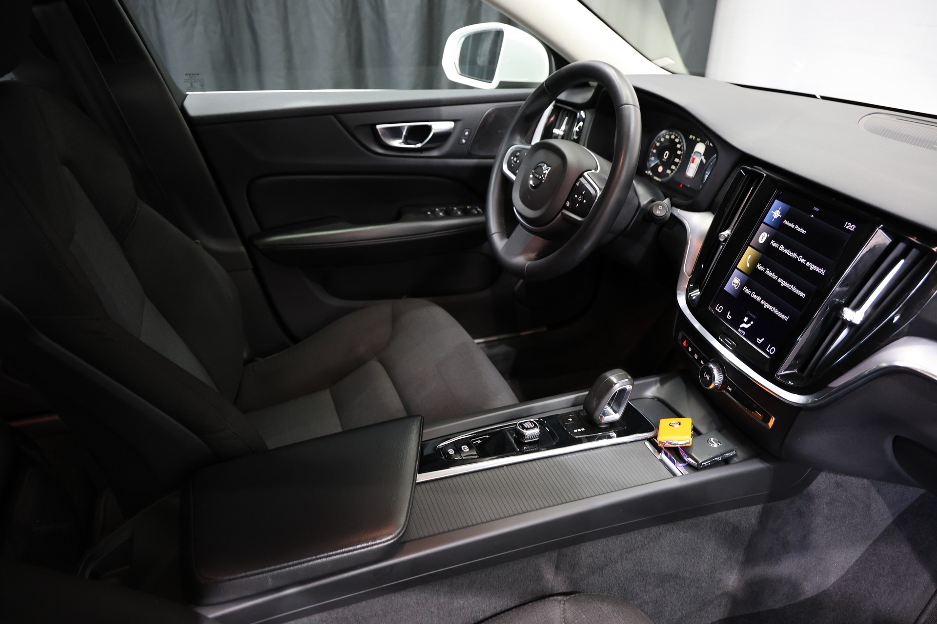 VOLVO V60 B4 Diesel Mild Hybrid Momentum Geartronic-image-17