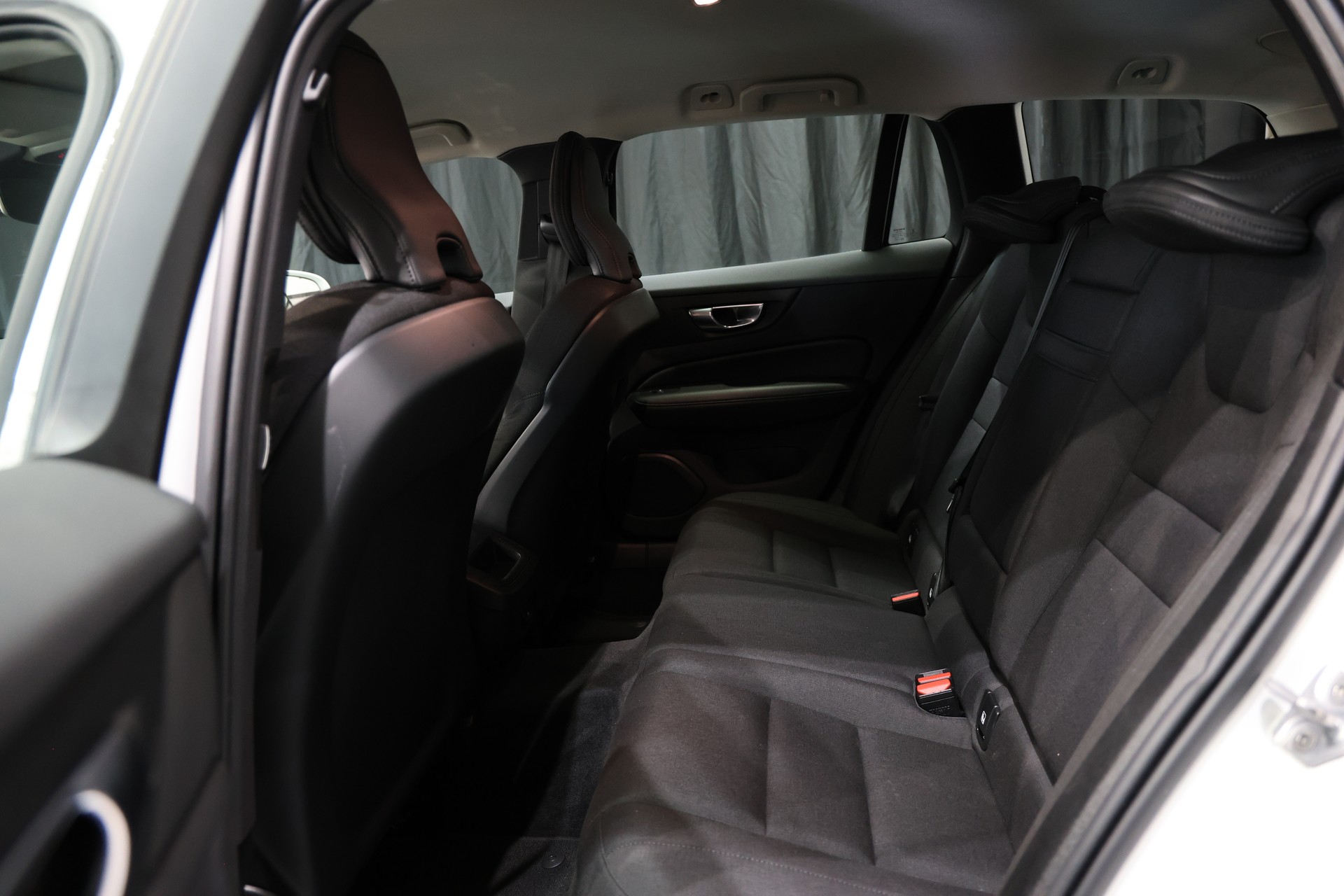 VOLVO V60 B4 Diesel Mild Hybrid Momentum Geartronic-image-9