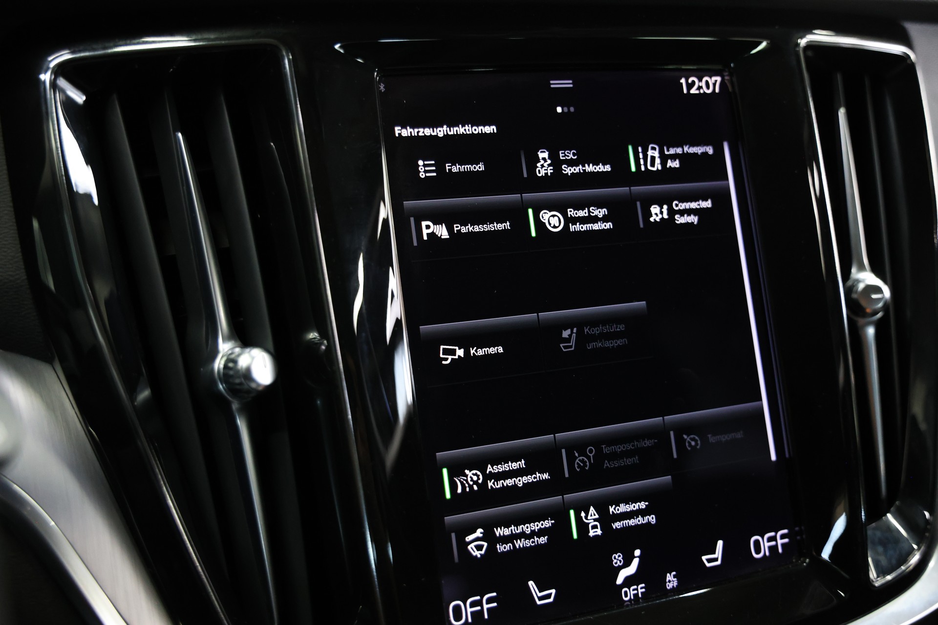 VOLVO V60 B4 Diesel Mild Hybrid Momentum Geartronic-image-25