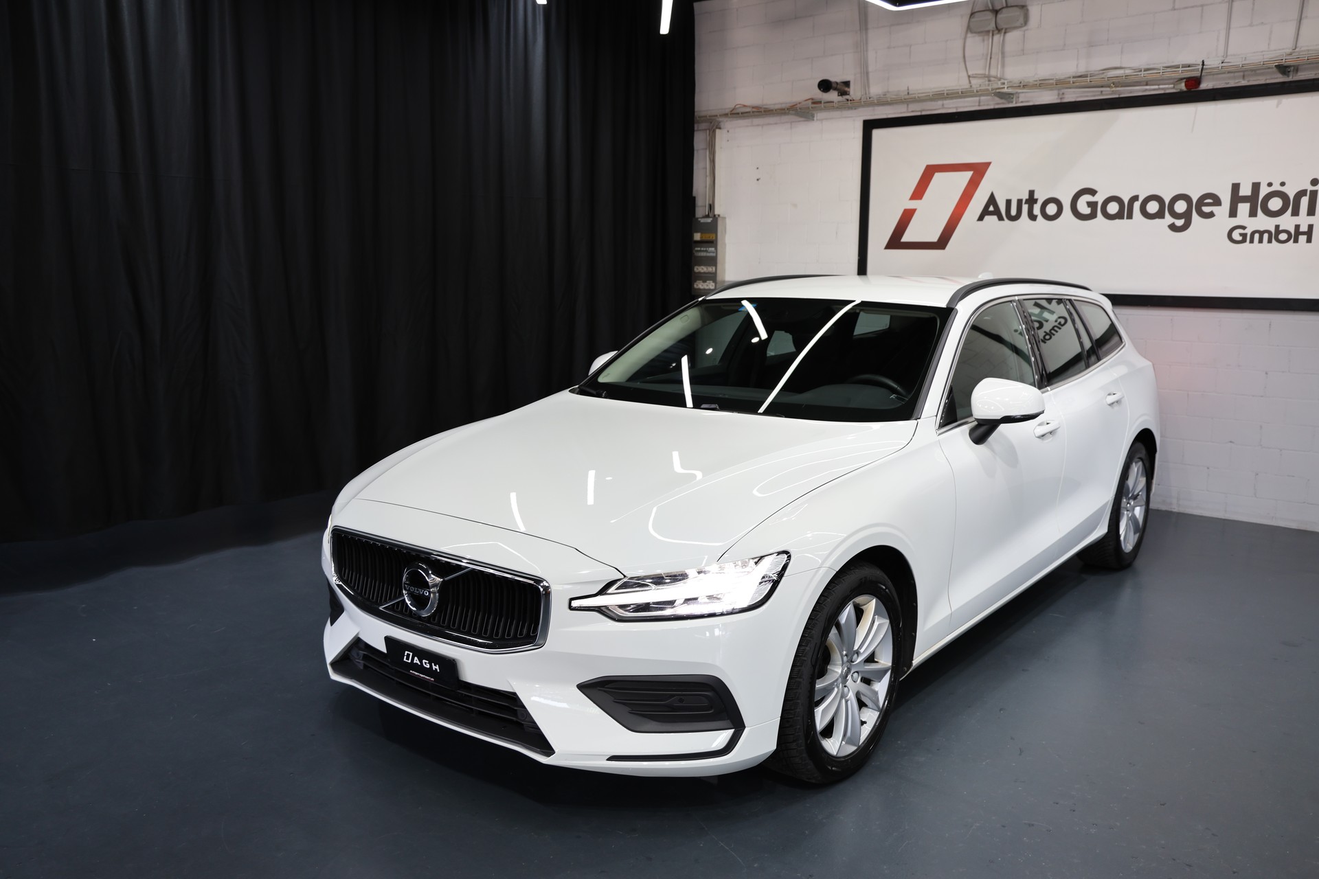 VOLVO V60 B4 Diesel Mild Hybrid Momentum Geartronic-image-2