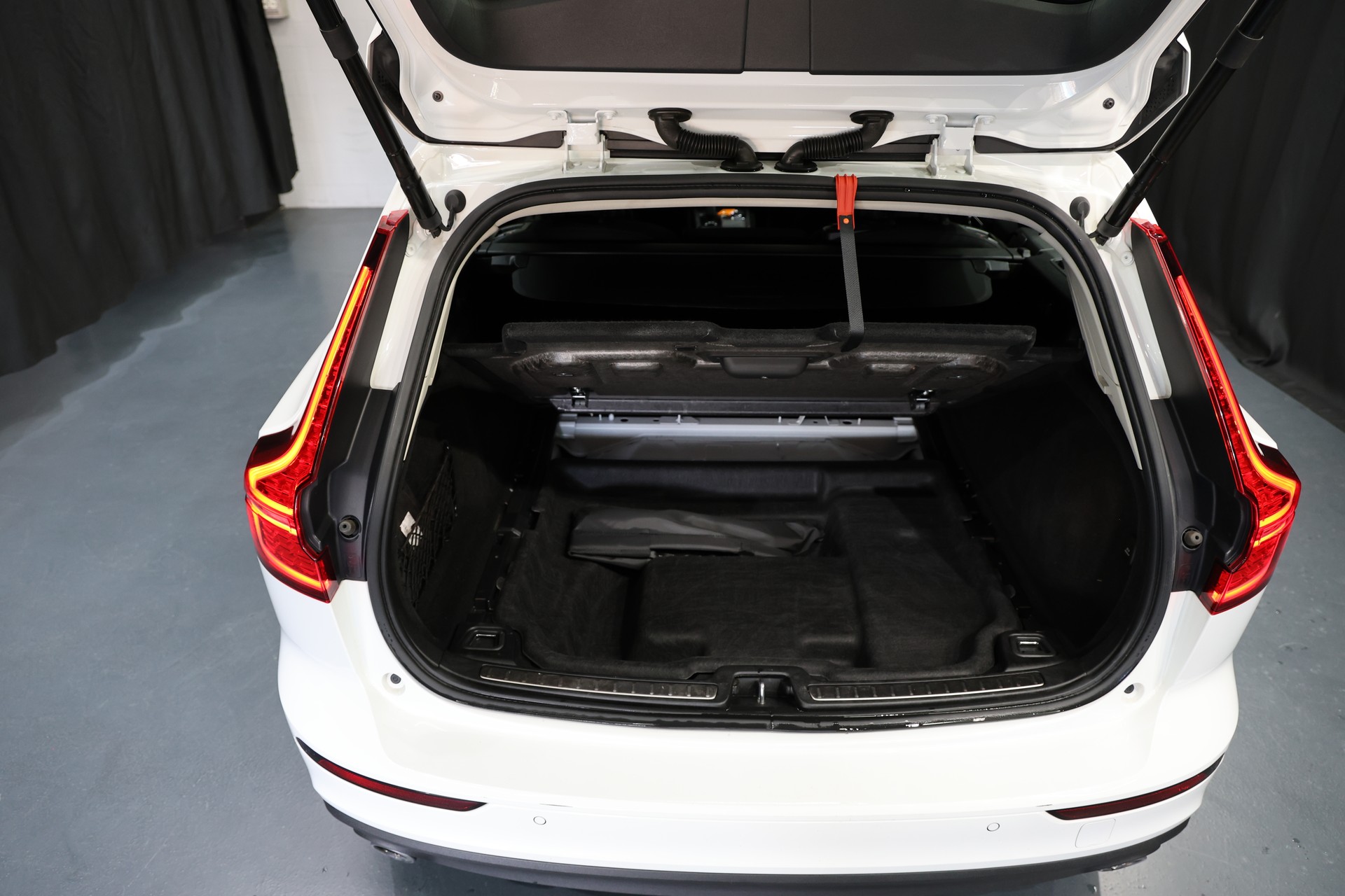 VOLVO V60 B4 Diesel Mild Hybrid Momentum Geartronic-image-21