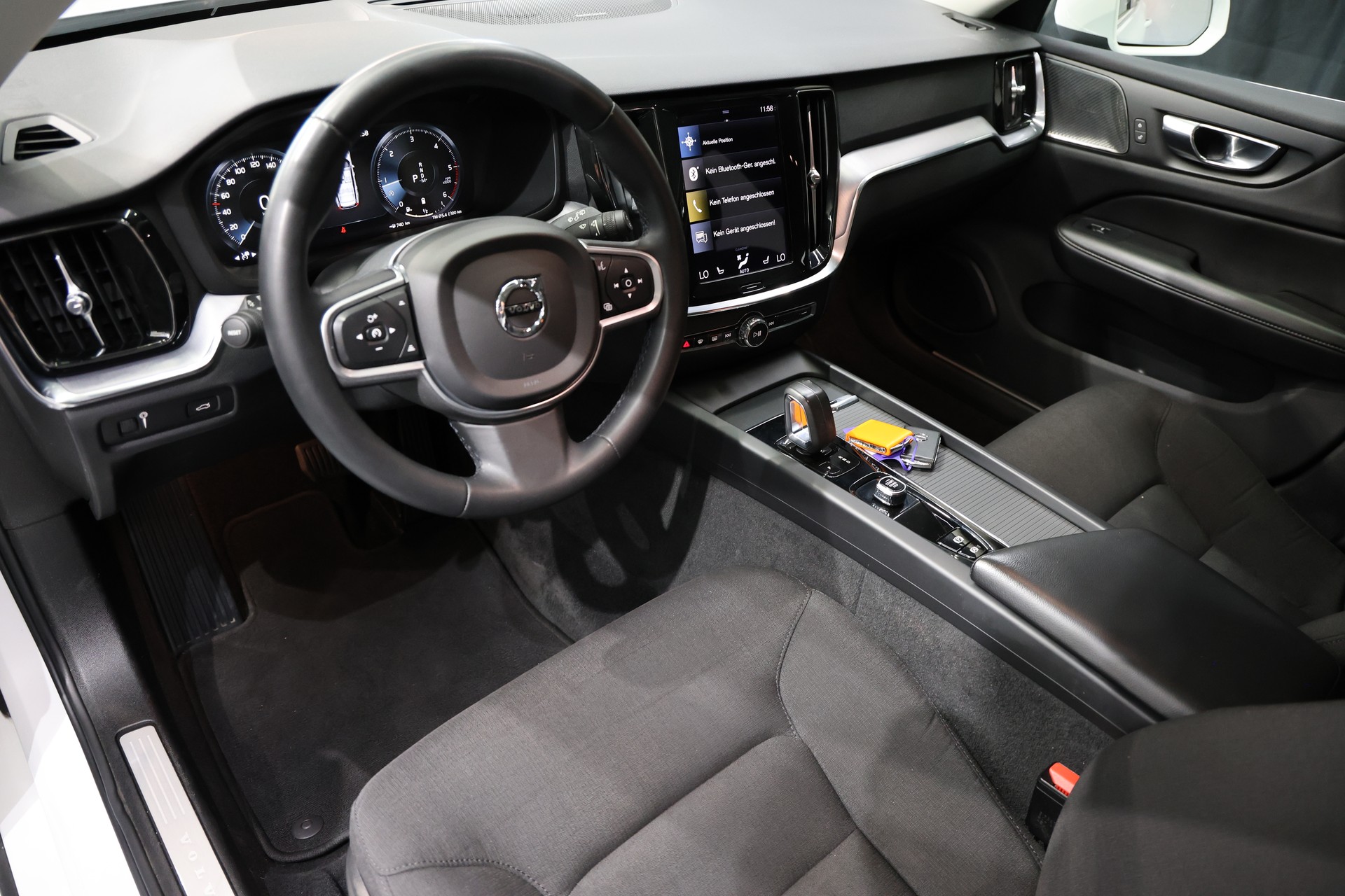 VOLVO V60 B4 Diesel Mild Hybrid Momentum Geartronic-image-6