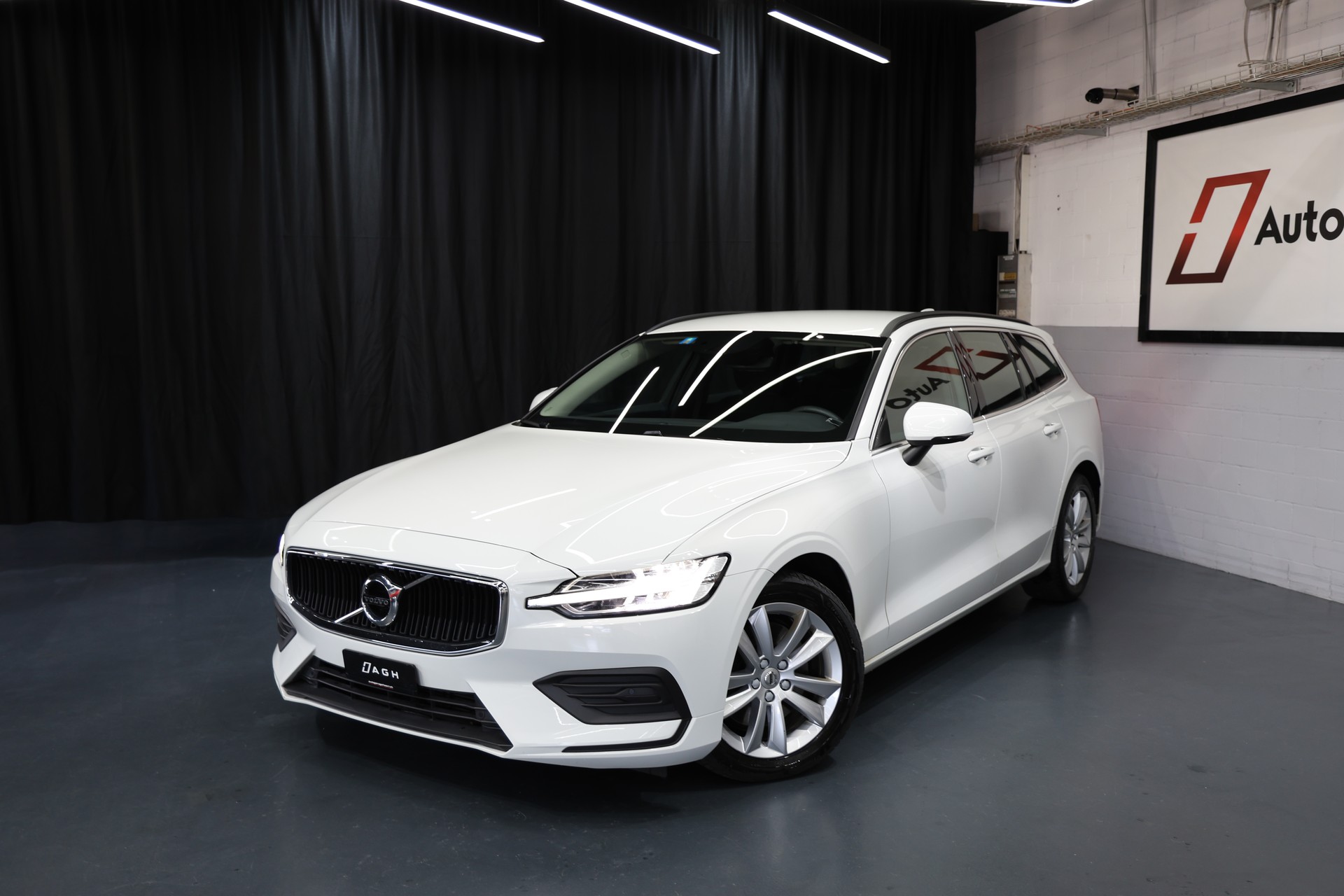 VOLVO V60 B4 Diesel Mild Hybrid Momentum Geartronic-image-0