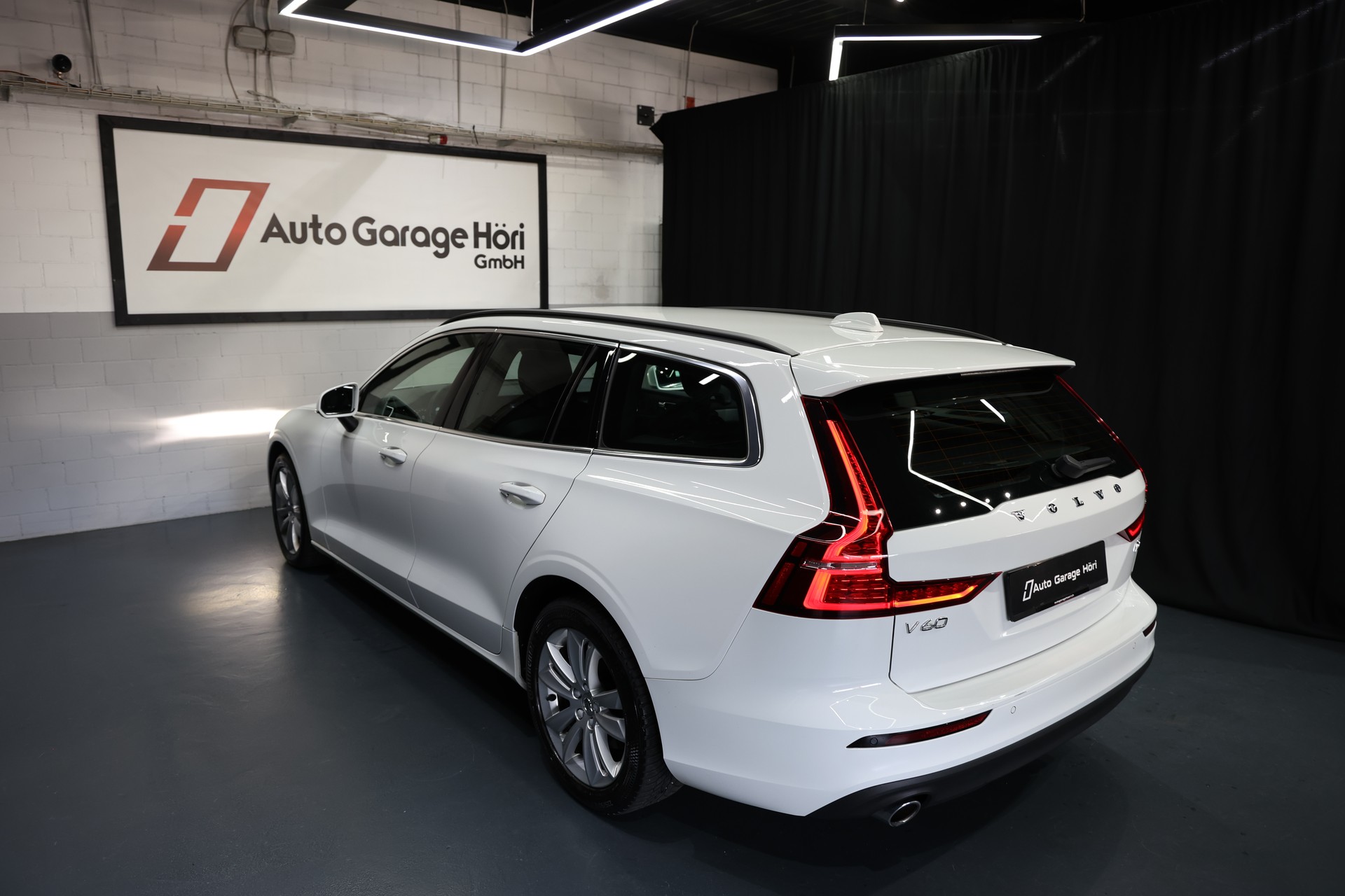 VOLVO V60 B4 Diesel Mild Hybrid Momentum Geartronic-image-19