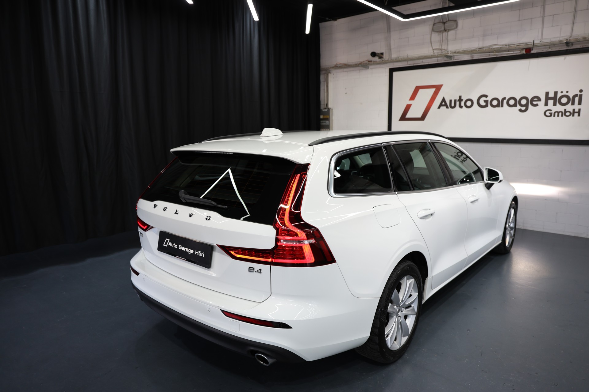 VOLVO V60 B4 Diesel Mild Hybrid Momentum Geartronic-image-13