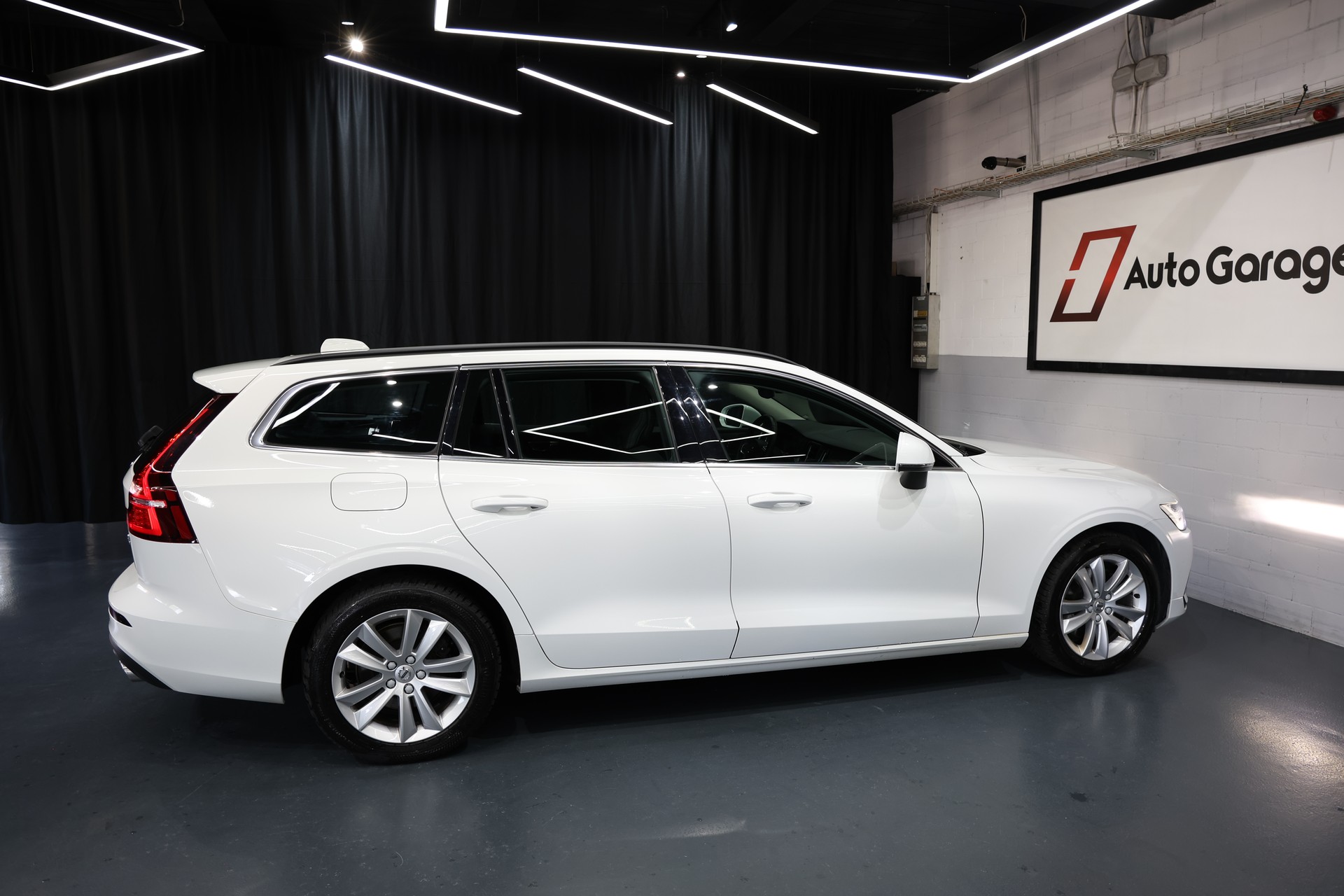 VOLVO V60 B4 Diesel Mild Hybrid Momentum Geartronic-image-15