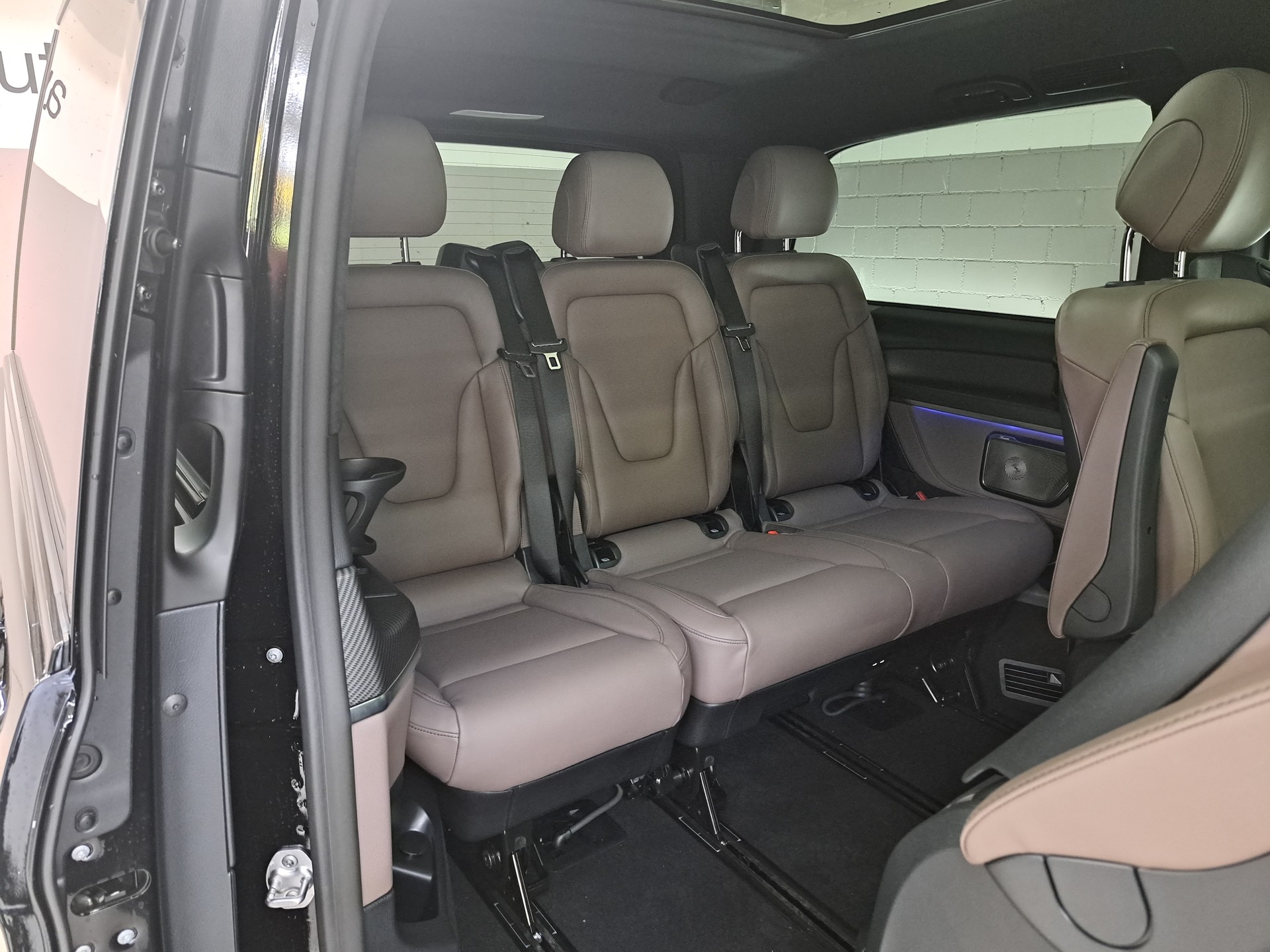 MERCEDES-BENZ V 300 d 4MATIC EXCLUSIVE Swiss Edition 3200mm L-image-8