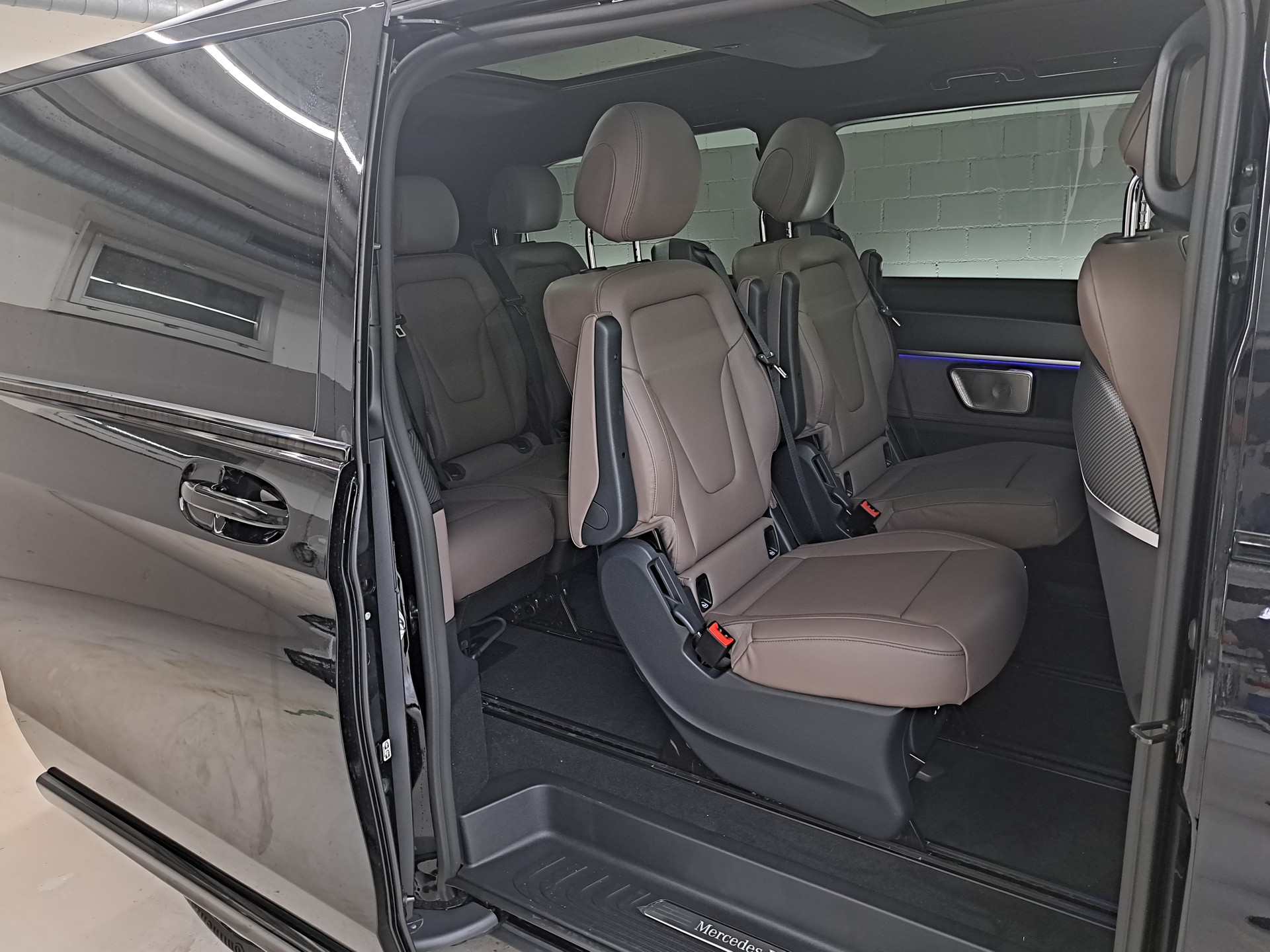 MERCEDES-BENZ V 300 d 4MATIC EXCLUSIVE Swiss Edition 3200mm L-image-7
