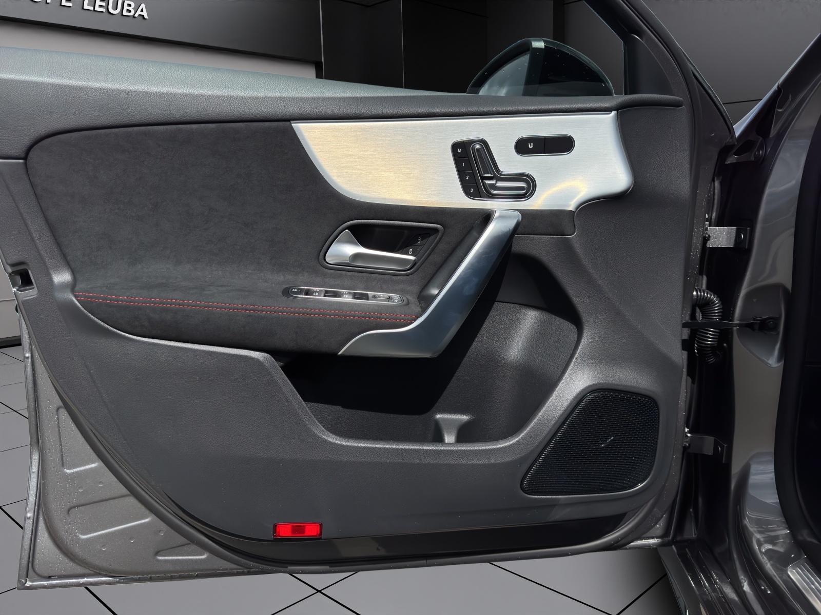 MERCEDES-BENZ A AMG 35 4Matic 8G-DCT-image-11