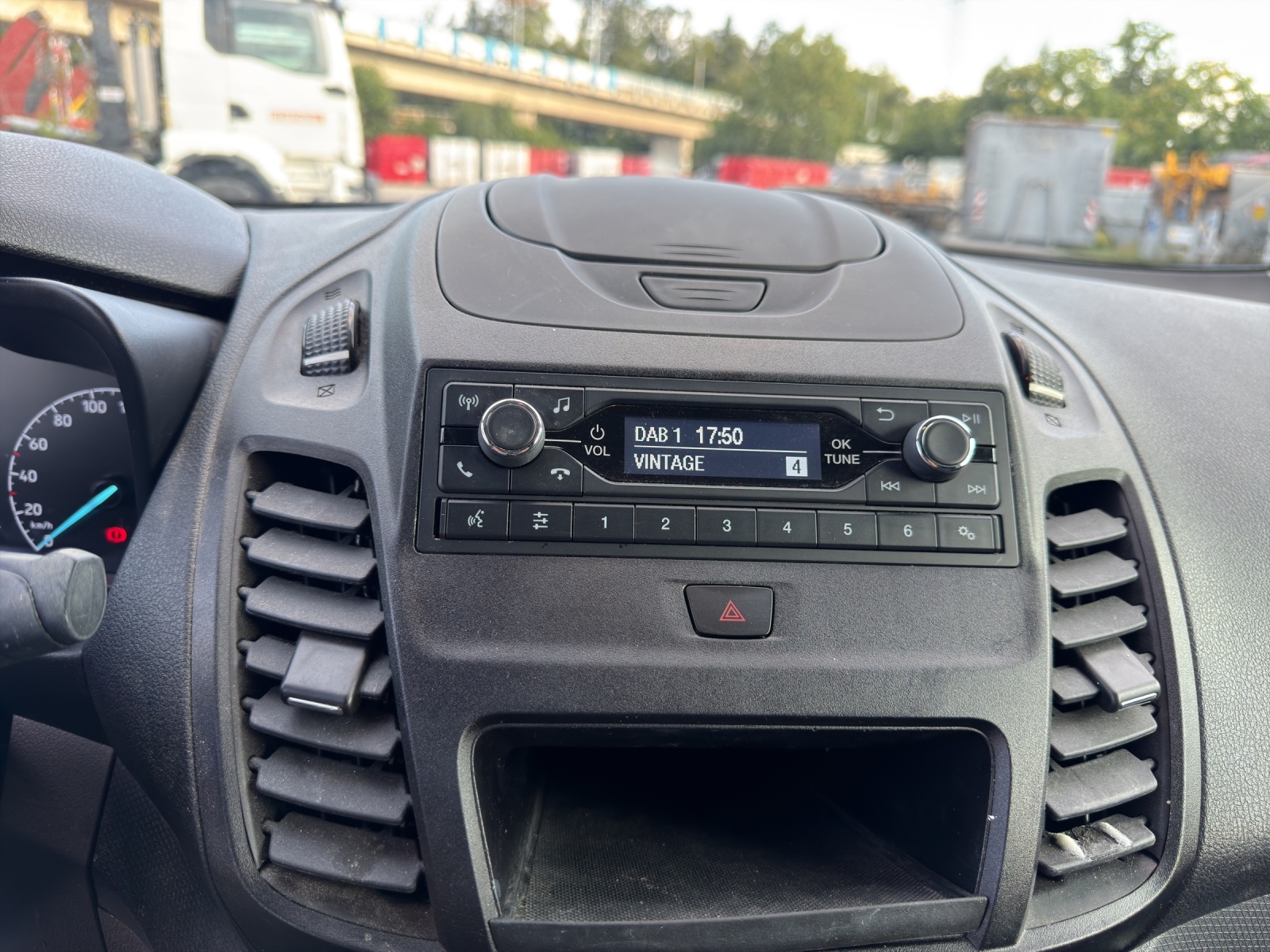 FORD Transit Connect Van T210 1.0 EcoBoost Ambiente-image-12