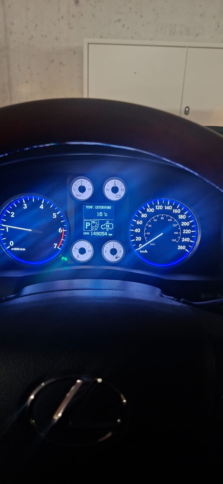 LEXUS LX 570 V8, frisch ab MFK-image-5