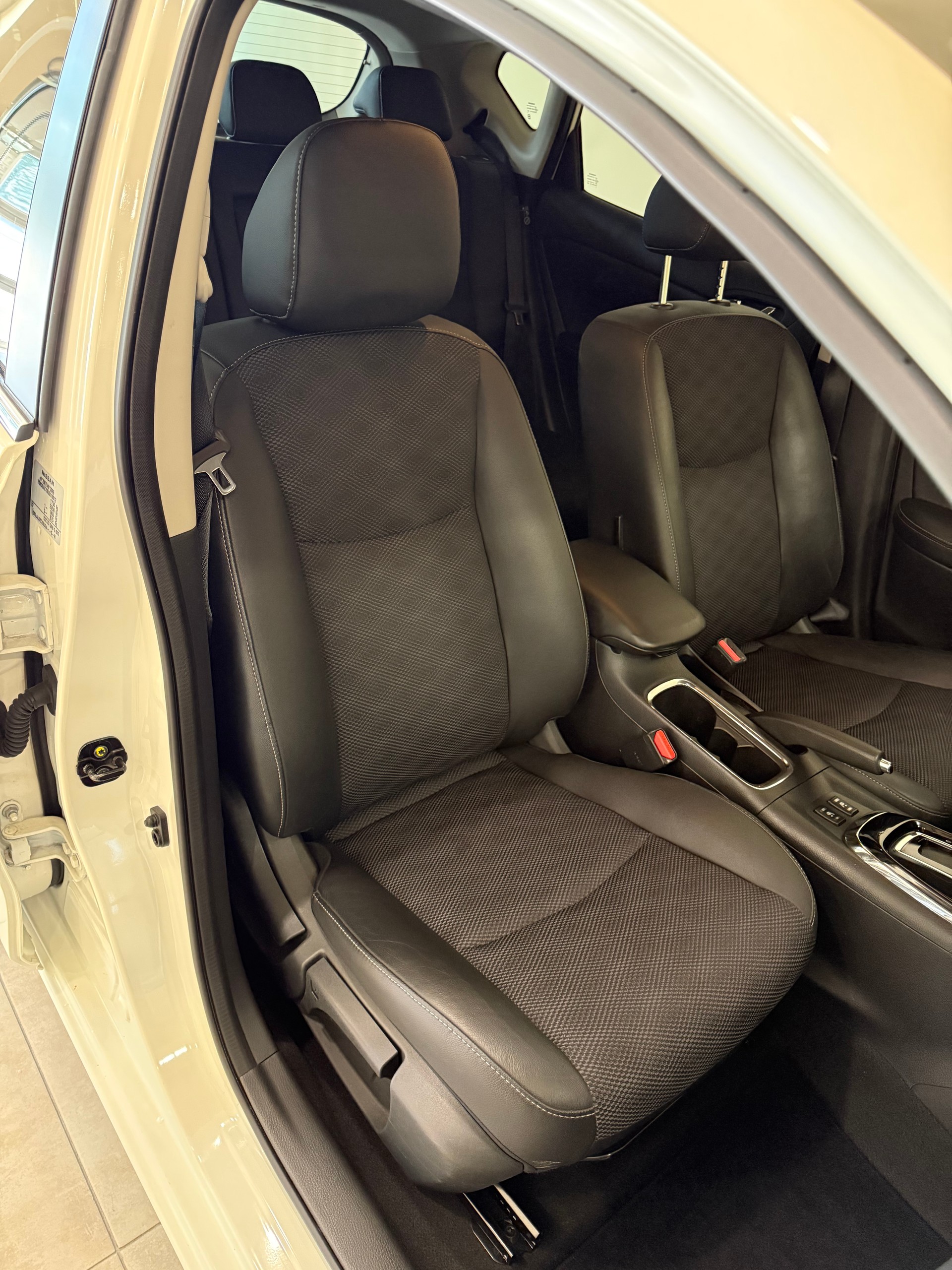 NISSAN Pulsar 1.2 DIG-T tekna Xtronic CVT-image-9