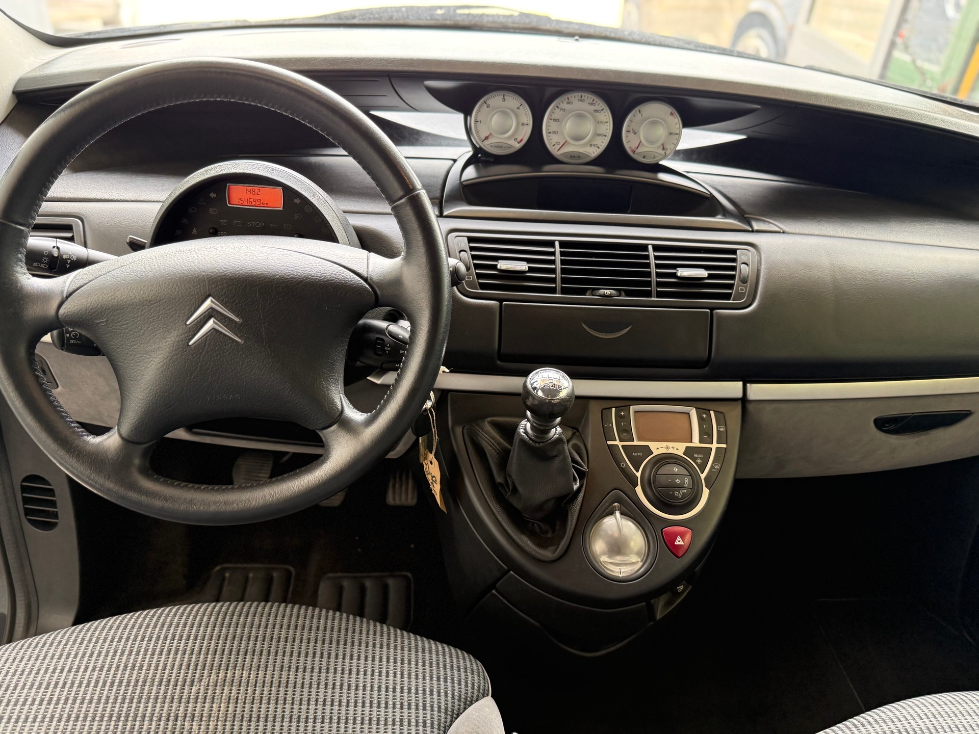 CITROEN C8 2.0 16V HDi Attraction-image-11