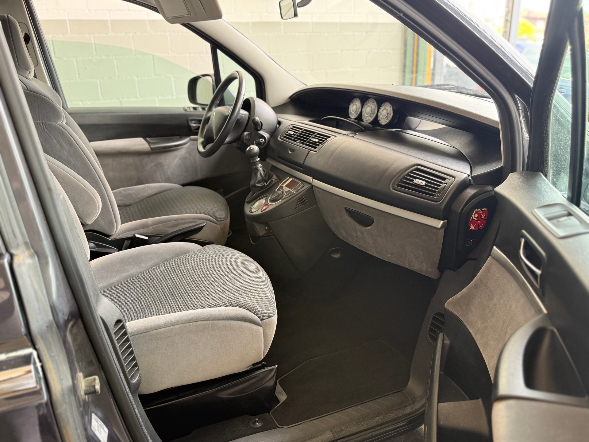 CITROEN C8 2.0 16V HDi Attraction-image-7
