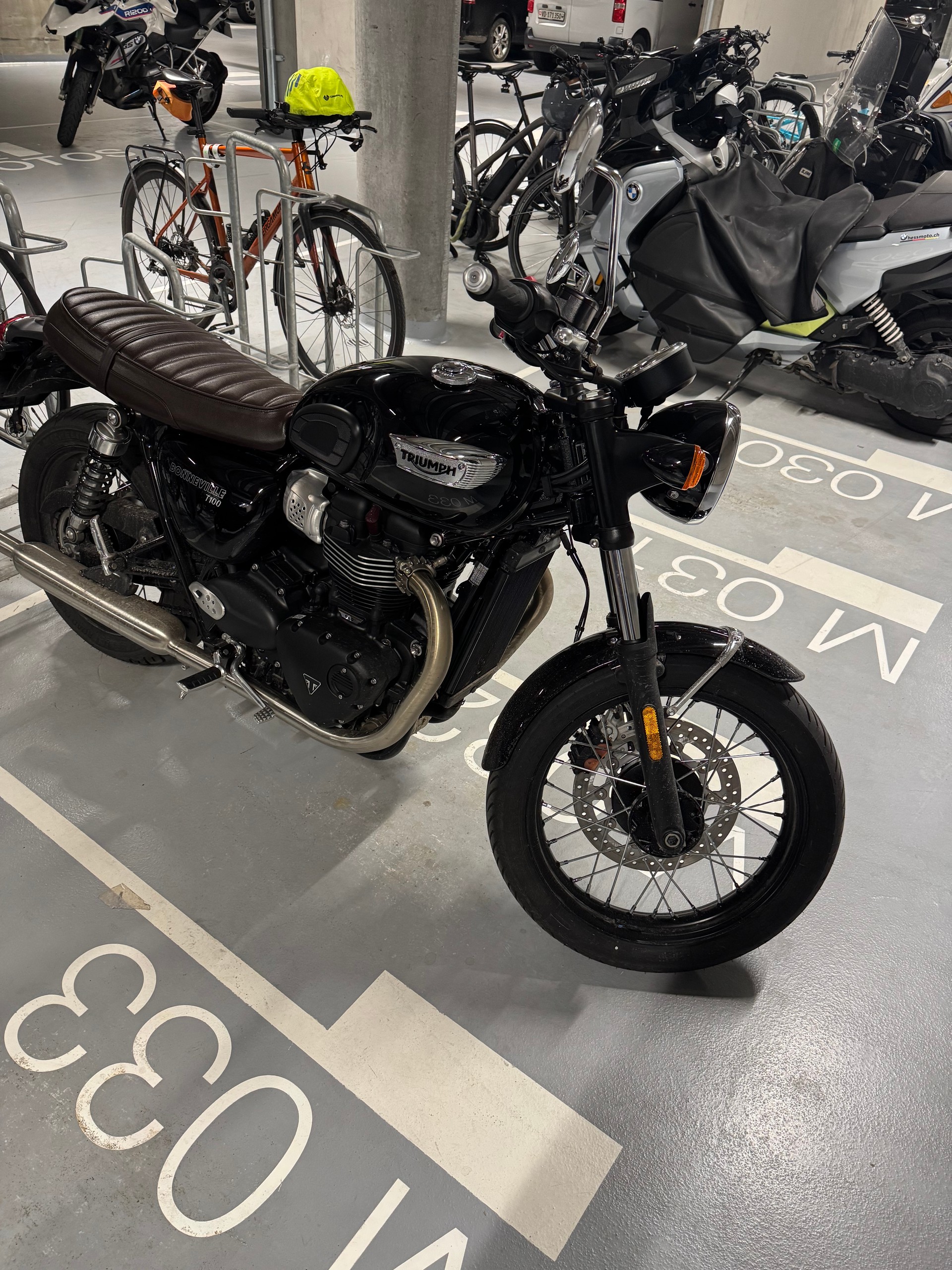 TRIUMPH Bonneville 900 T 100 (35kW)-image-2