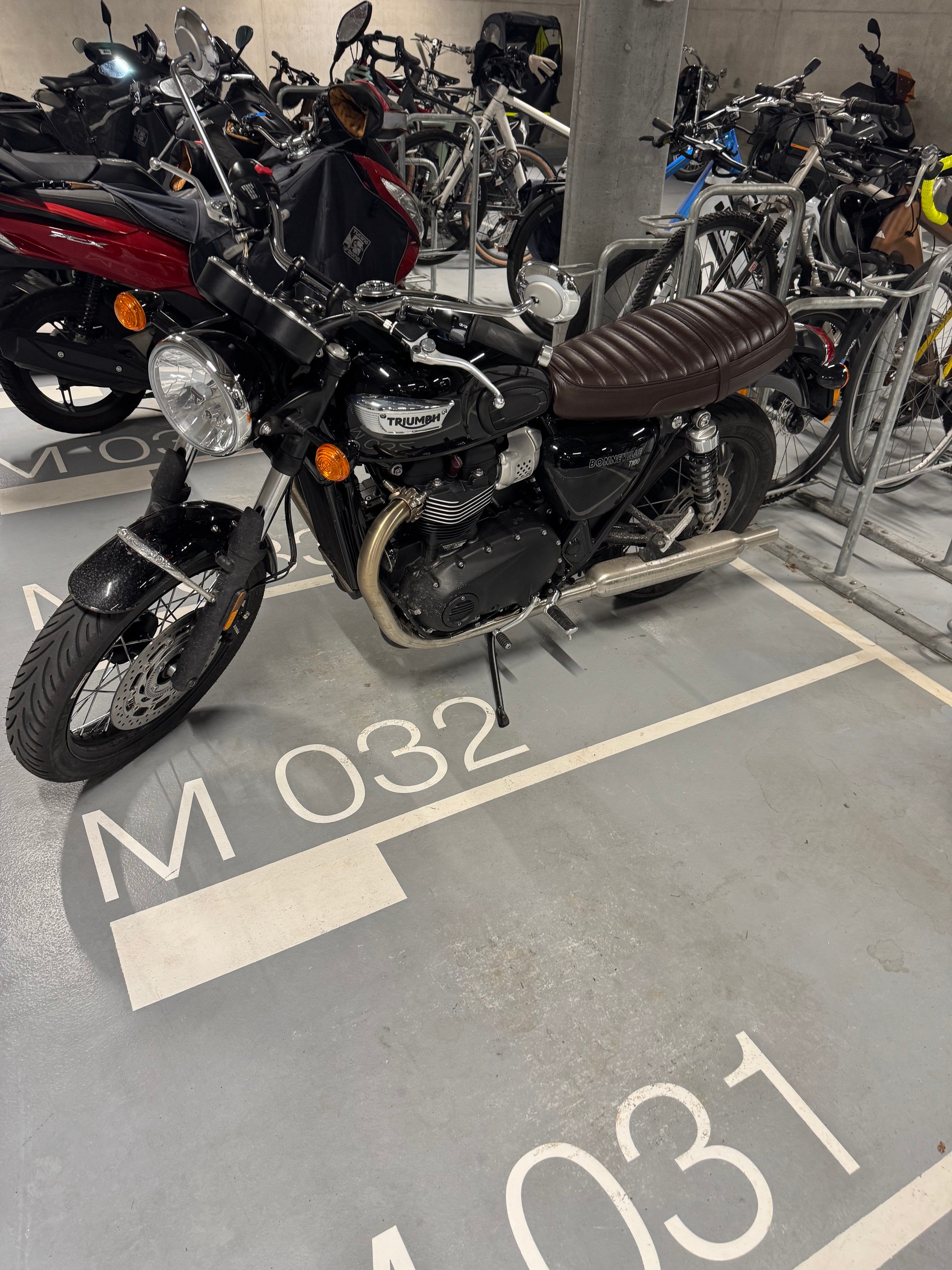 TRIUMPH Bonneville 900 T 100 (35kW)-image-5