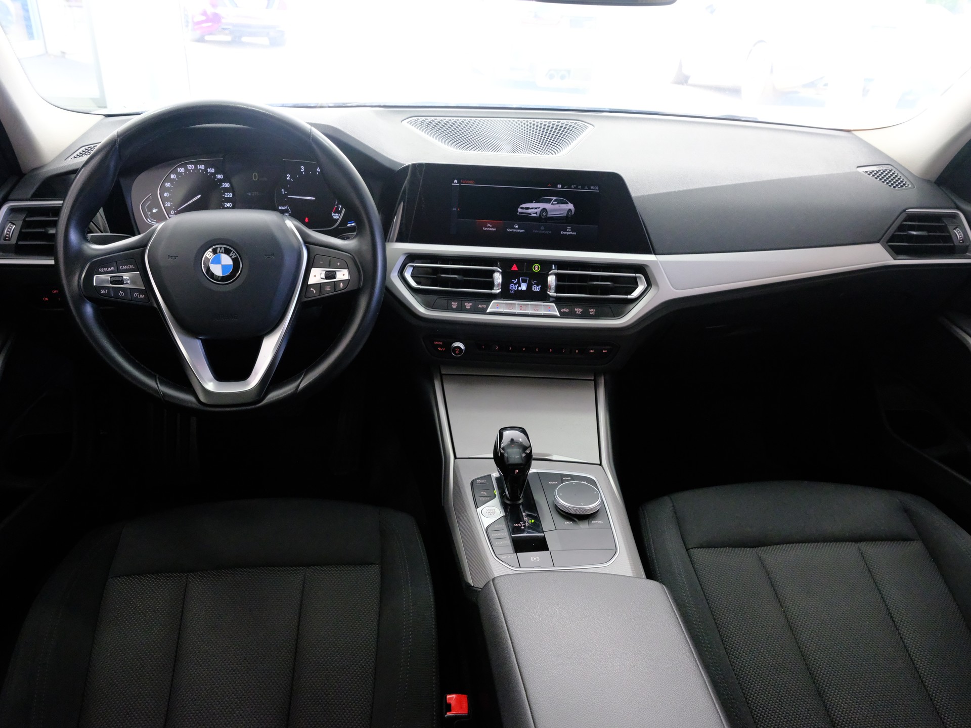 BMW 318i Steptronic-image-11