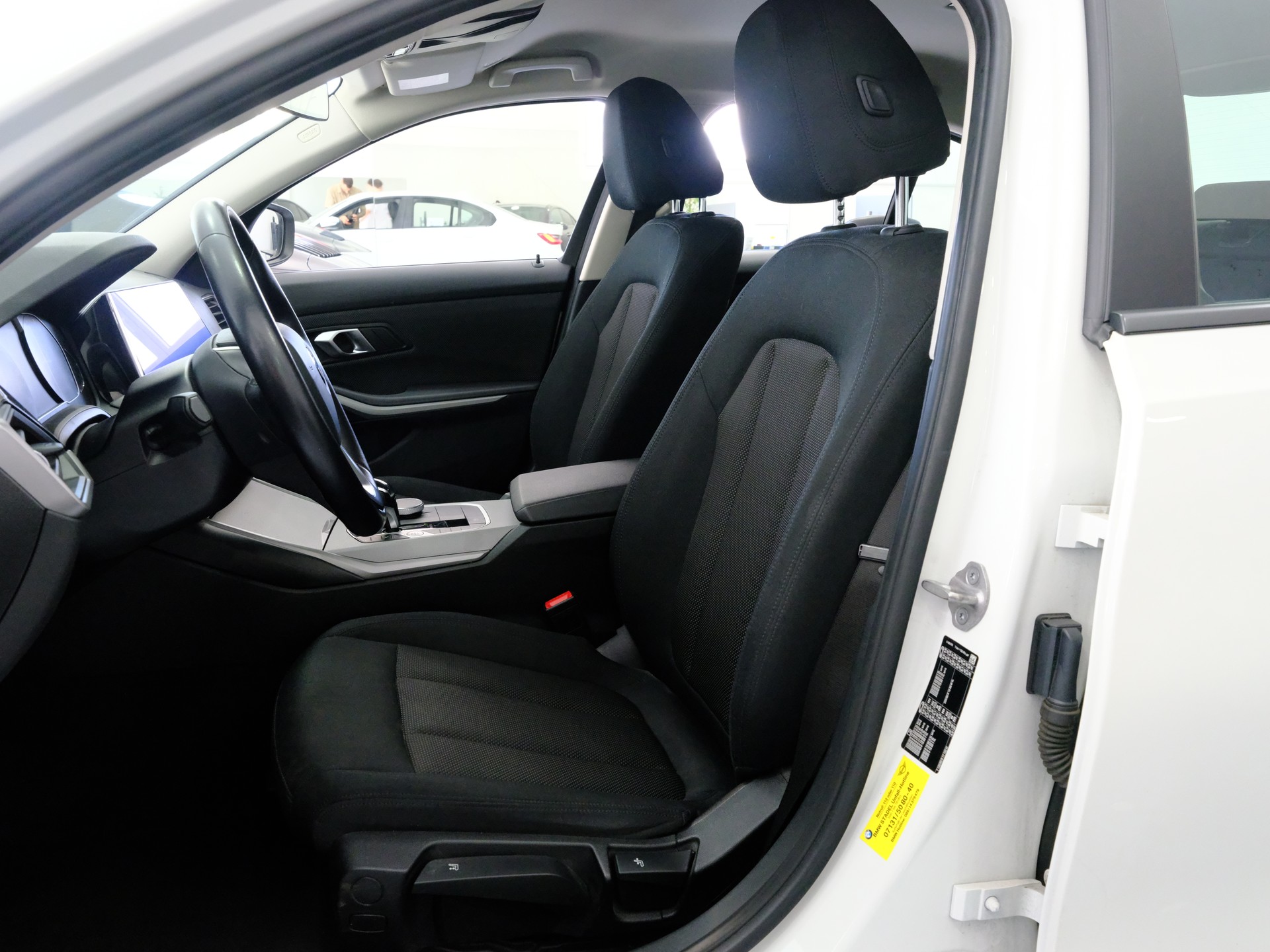 BMW 318i Steptronic-image-9