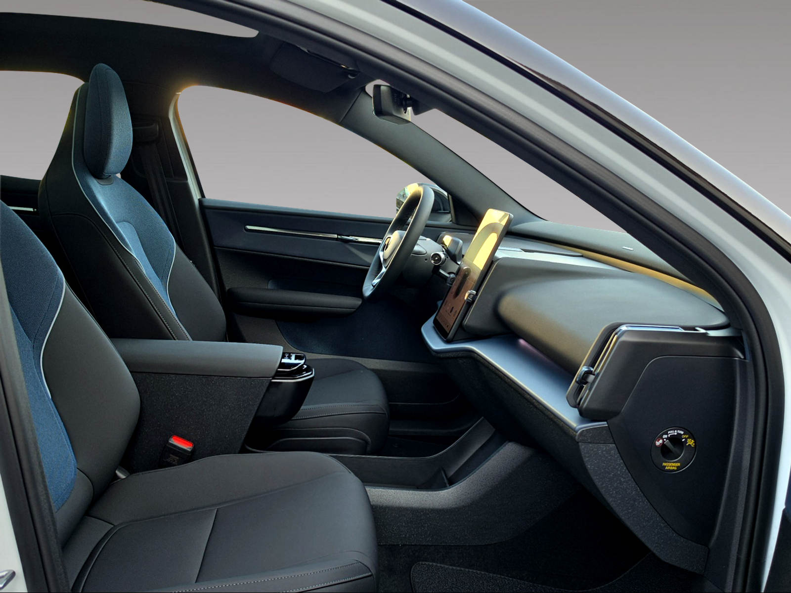 VOLVO EX30 P8 69 kWh AWD Black Edition-image-12