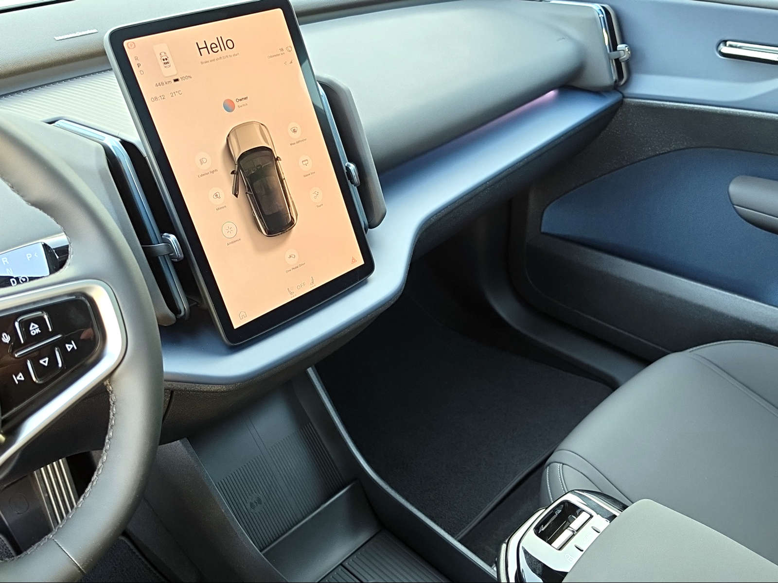 VOLVO EX30 P8 69 kWh AWD Black Edition-image-10
