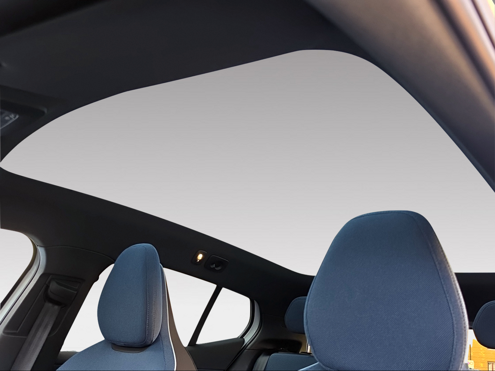 VOLVO EX30 P8 69 kWh AWD Black Edition-image-15
