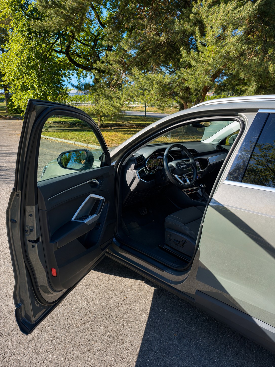 AUDI Q3 35 TFSI Attraction S-Tronic-image-2