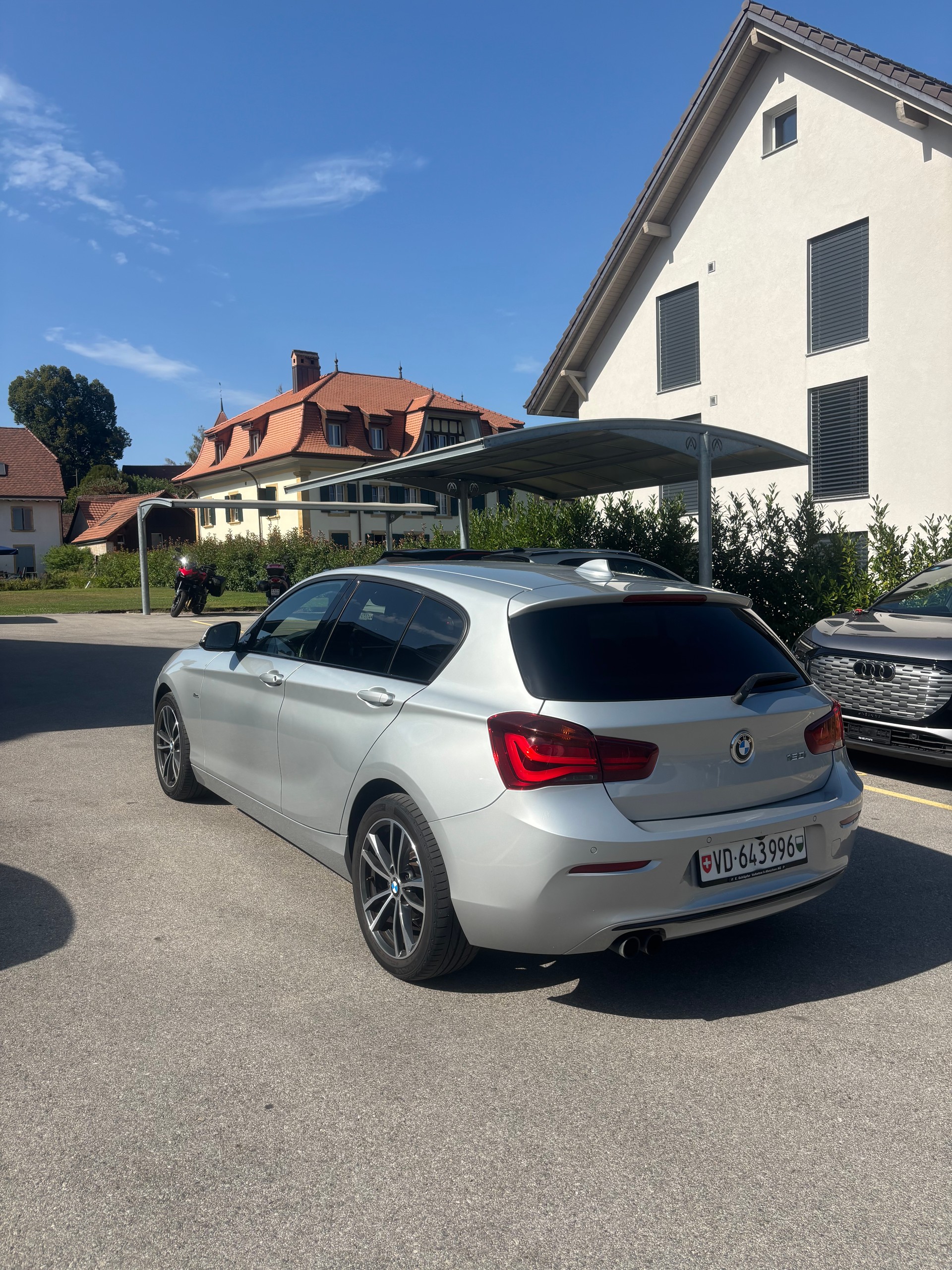 BMW 120i-image-2