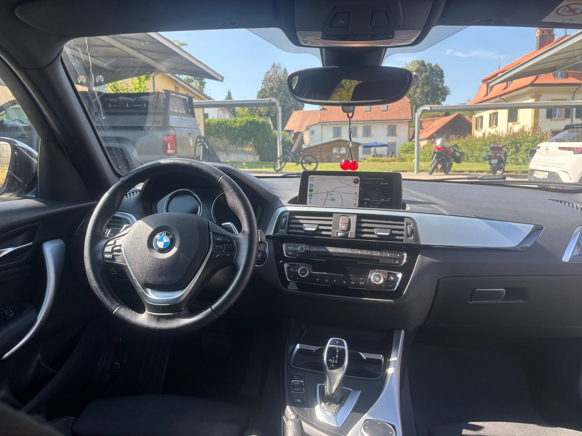 BMW 120i-image-4