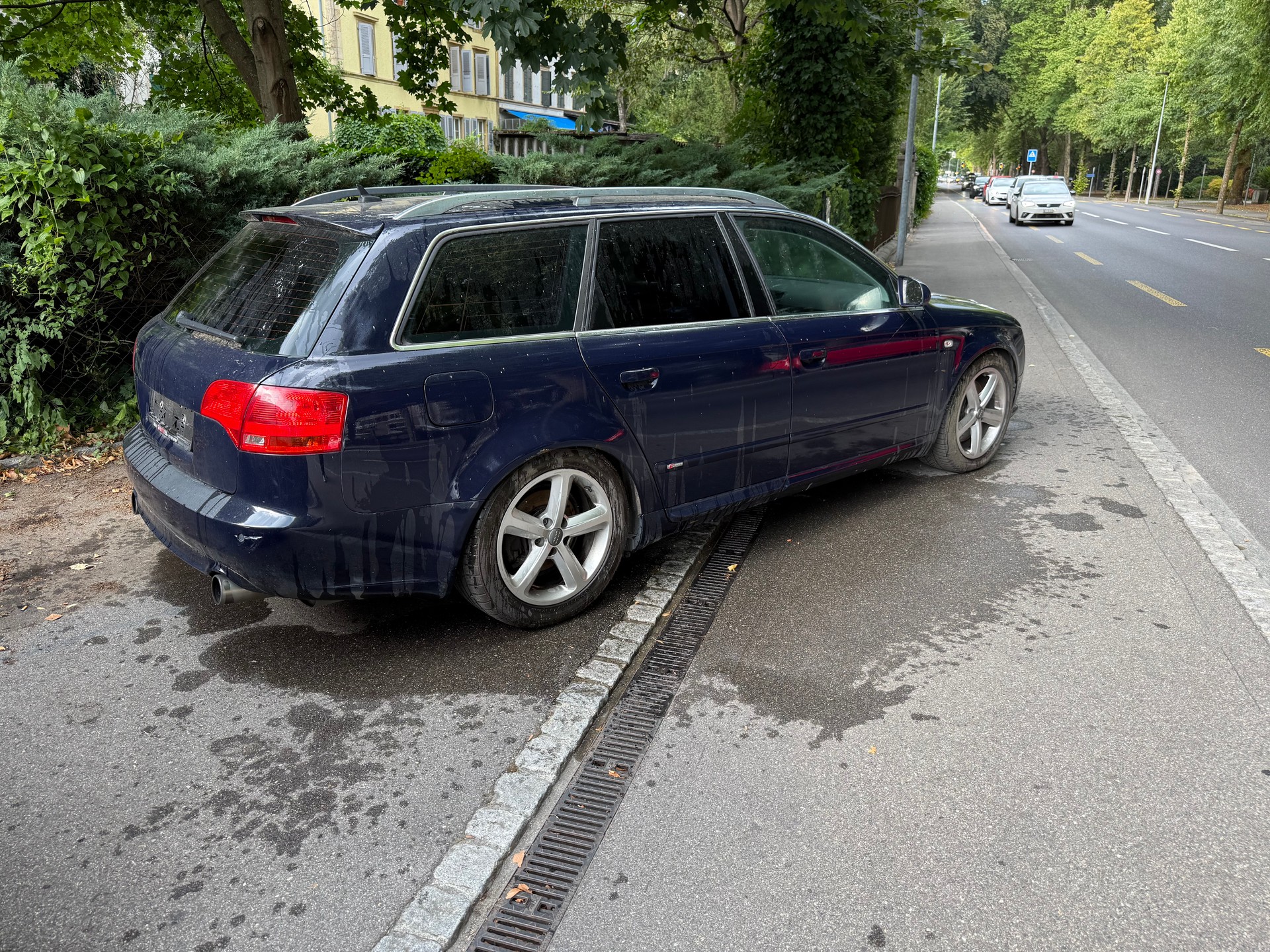 AUDI A4 Avant 2.0 Turbo FSI quattro-image-3