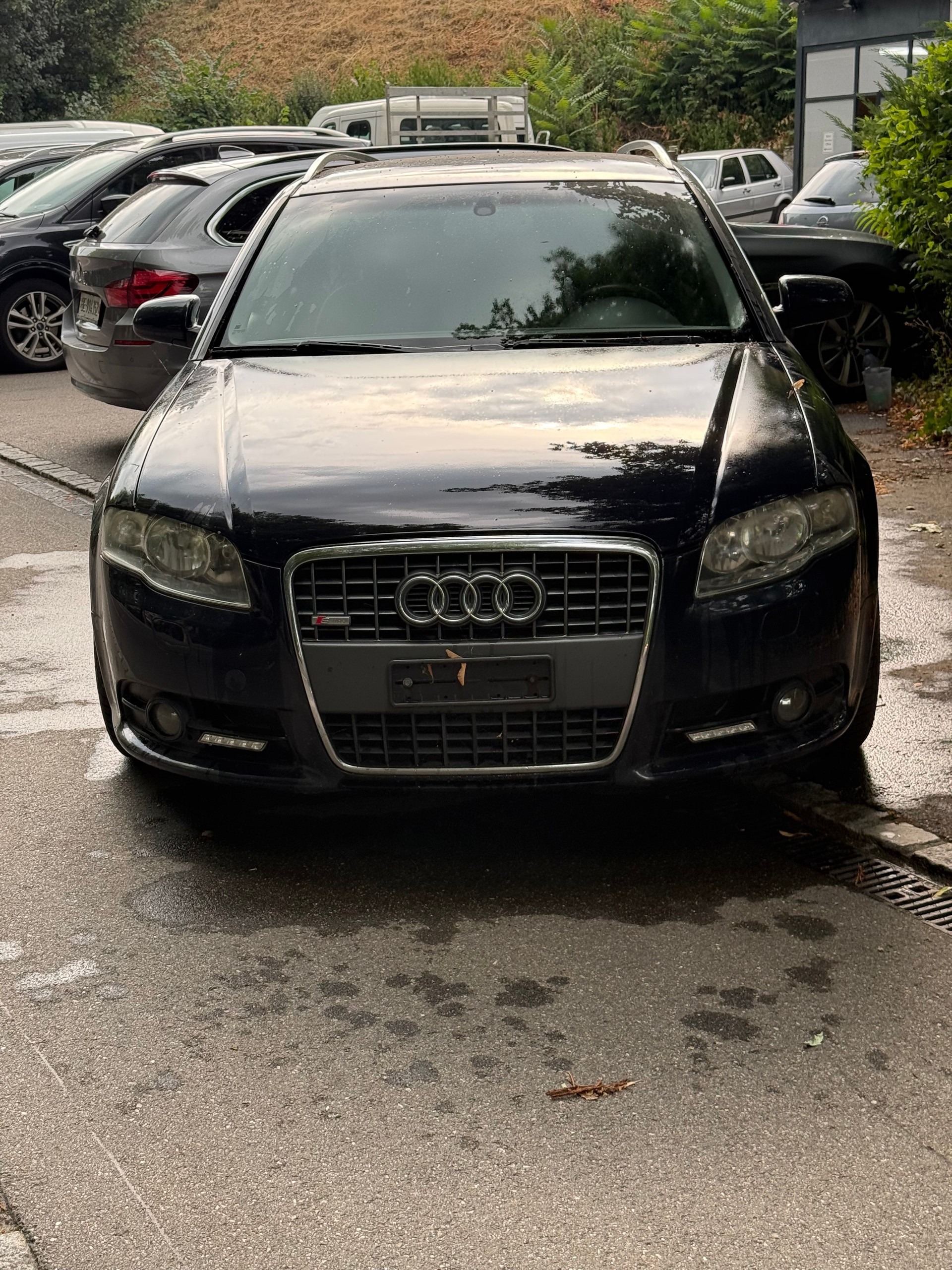 AUDI A4 Avant 2.0 Turbo FSI quattro-image-2