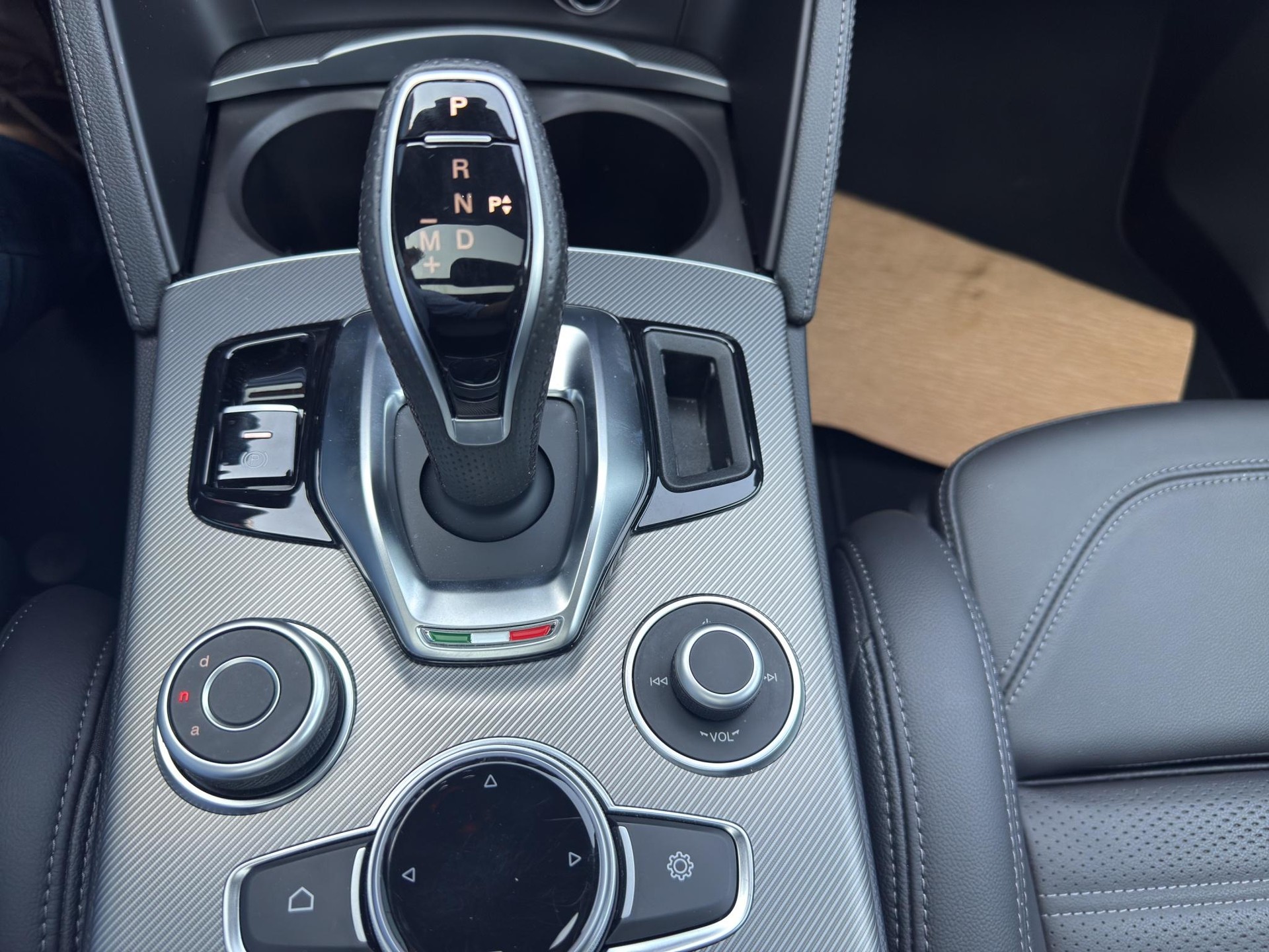 ALFA ROMEO Stelvio 2.0 Q4 280 Veloce-image-22