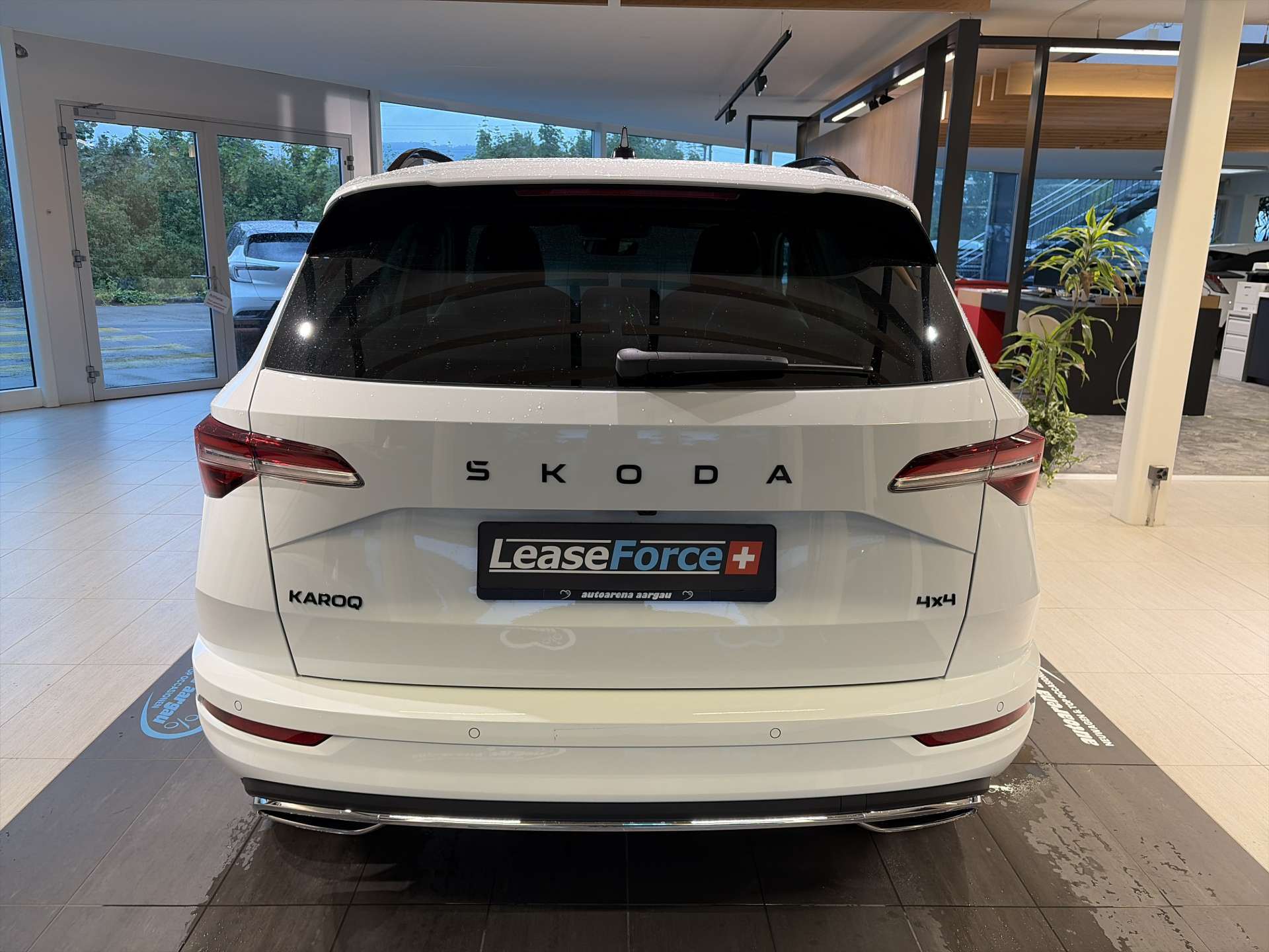 SKODA Karoq 2.0 TSi SportLine 4x4 DSG-Automat-image-12