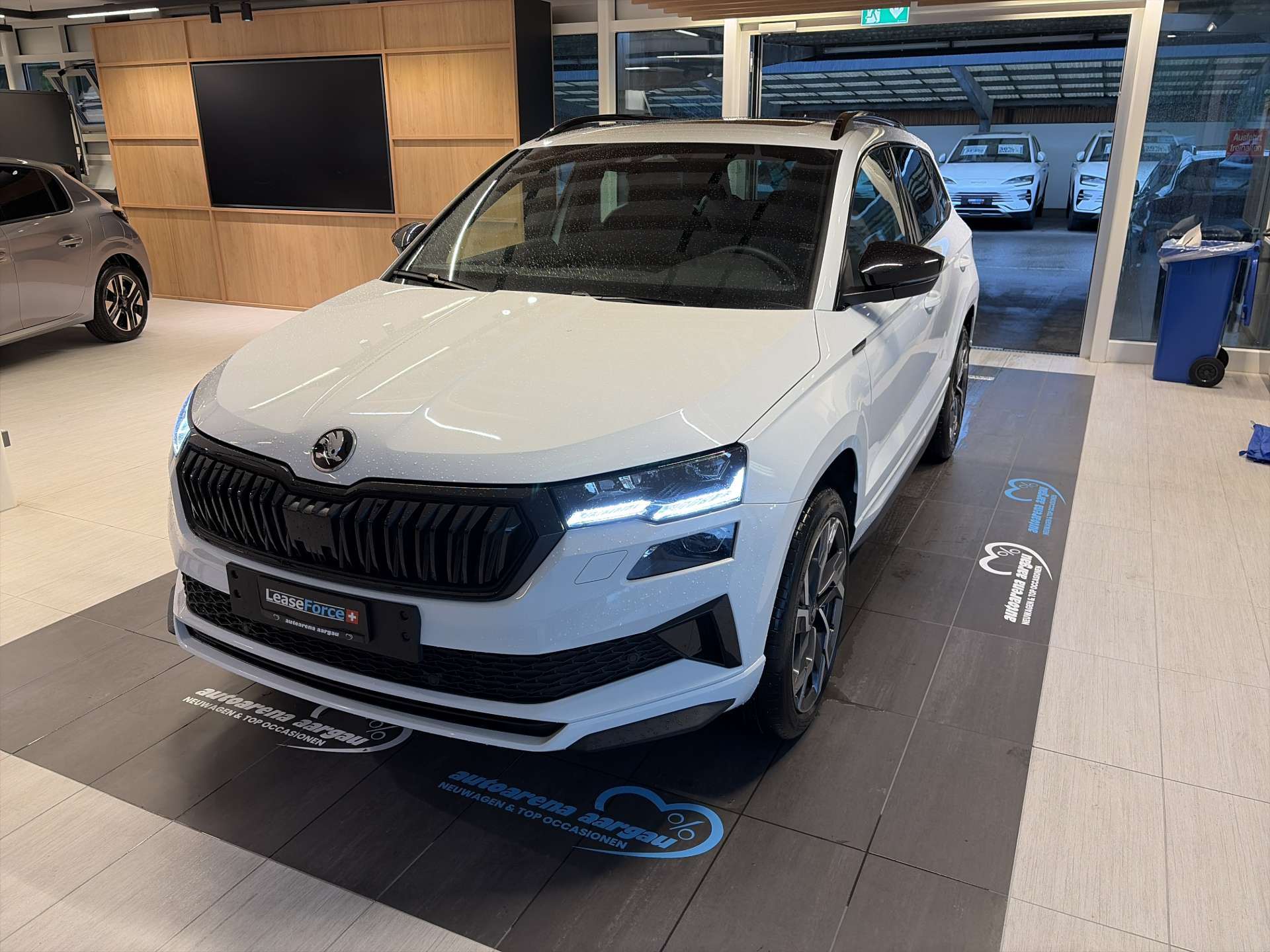 SKODA Karoq 2.0 TSi SportLine 4x4 DSG-Automat-image-0