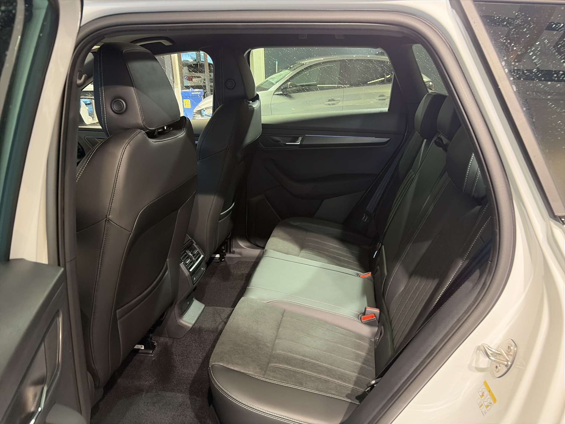 SKODA Karoq 2.0 TSi SportLine 4x4 DSG-Automat-image-6