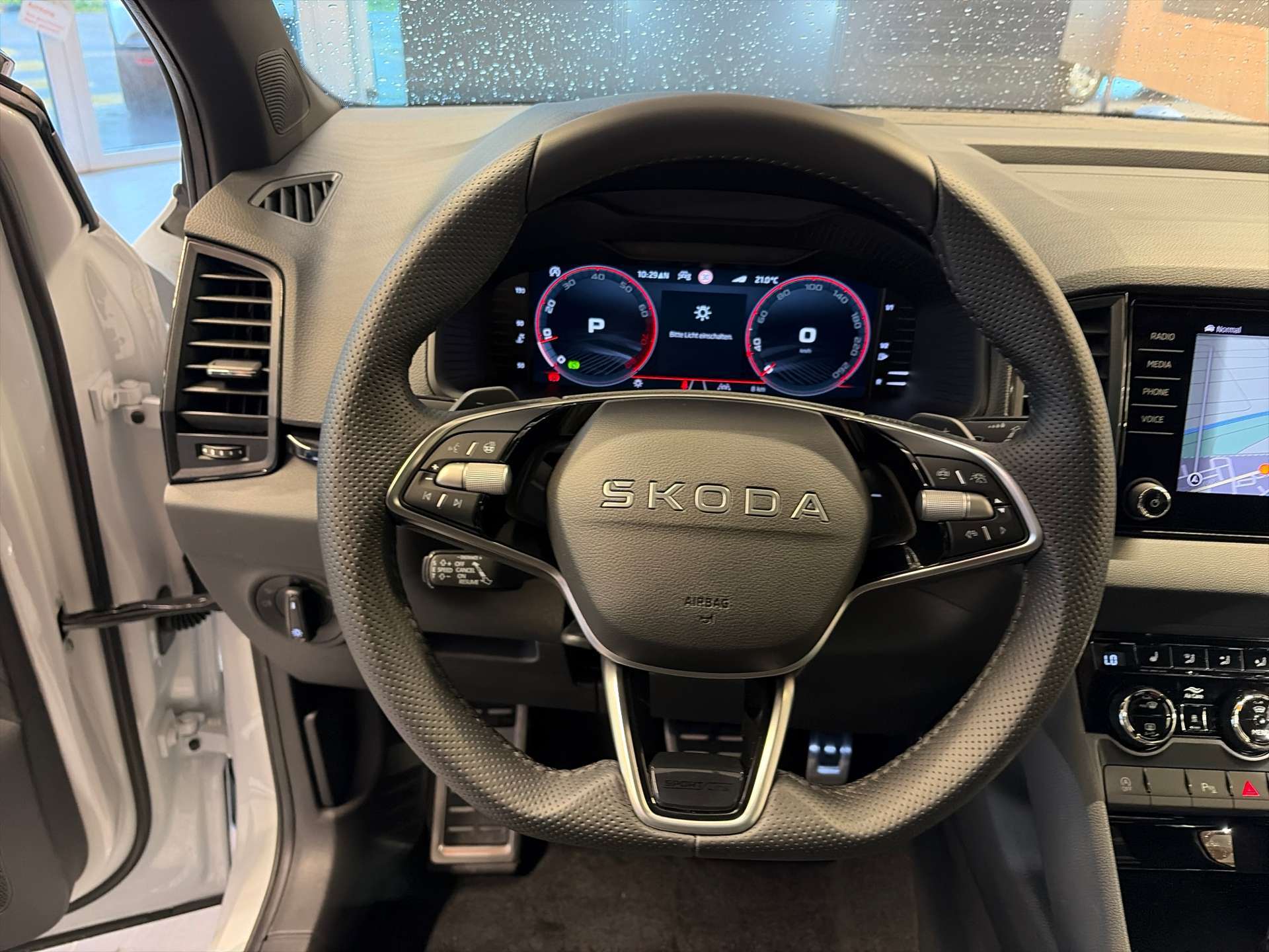 SKODA Karoq 2.0 TSi SportLine 4x4 DSG-Automat-image-15
