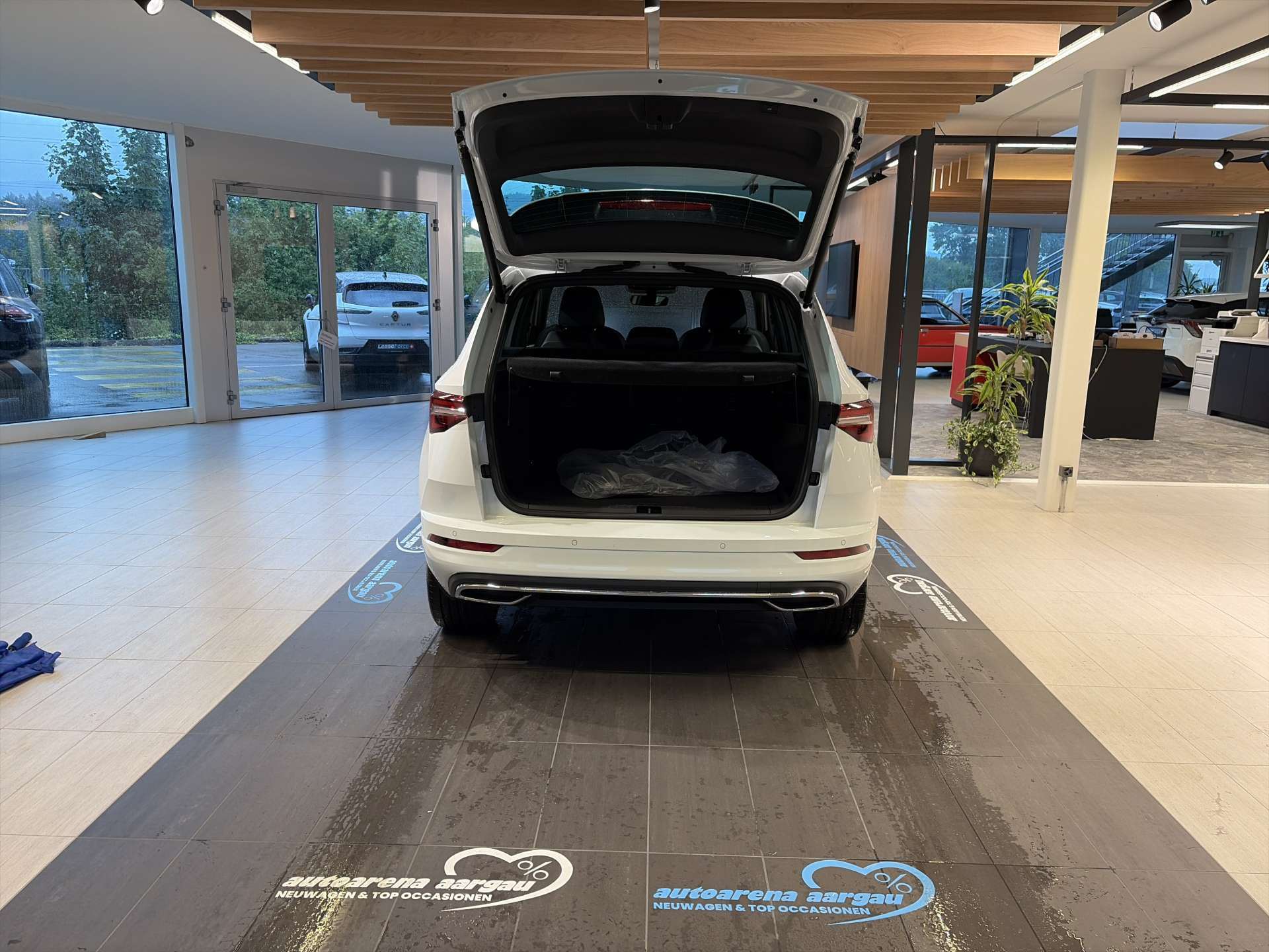 SKODA Karoq 2.0 TSi SportLine 4x4 DSG-Automat-image-7