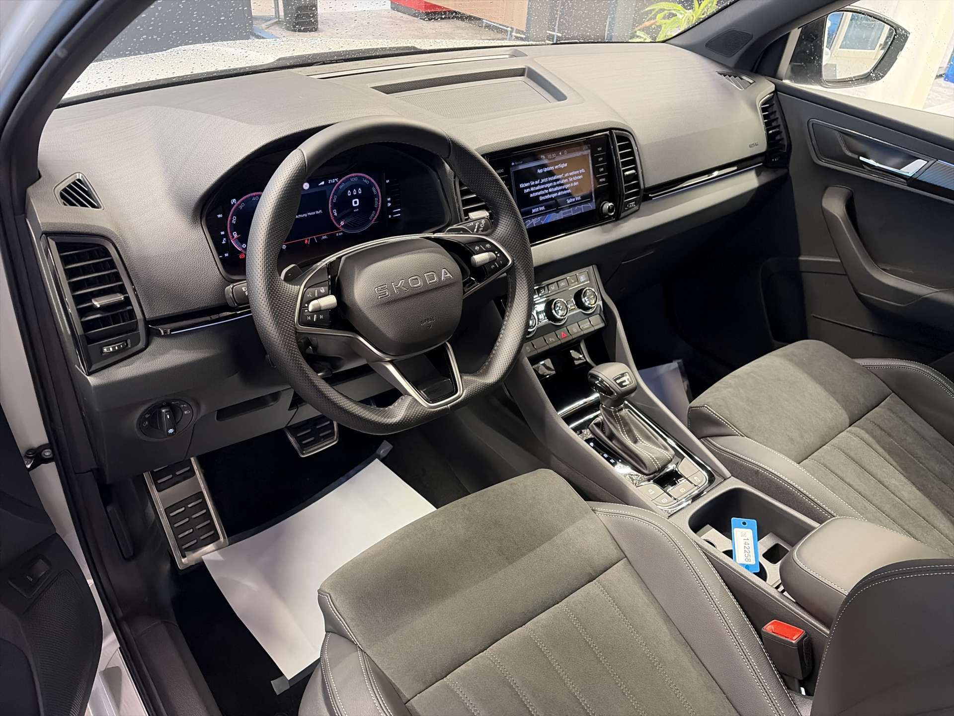 SKODA Karoq 2.0 TSi SportLine 4x4 DSG-Automat-image-5