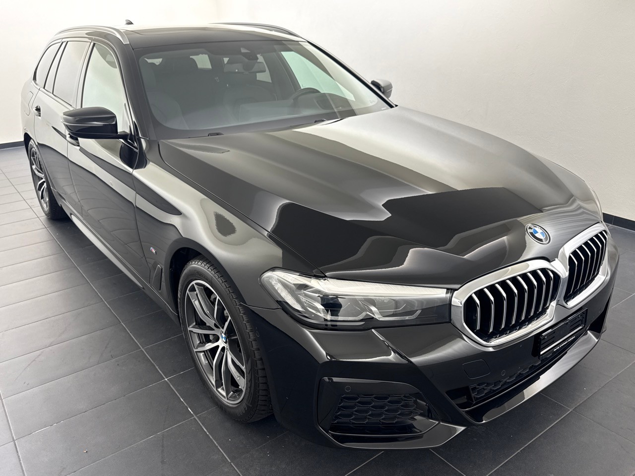 BMW 530i xDr 48VTour. M Sport-image-3