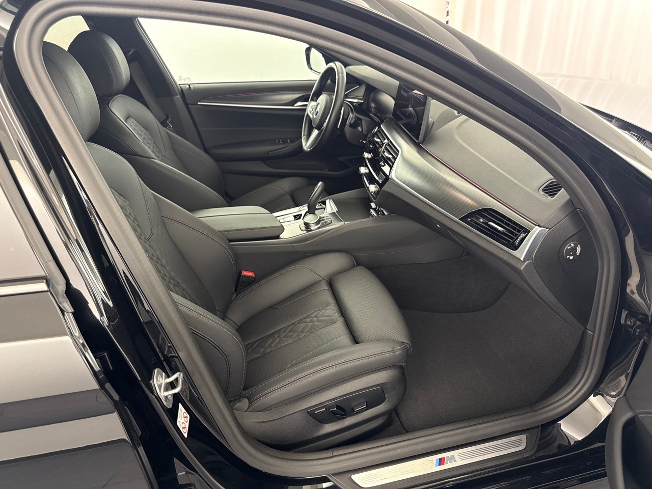 BMW 530i xDr 48VTour. M Sport-image-8