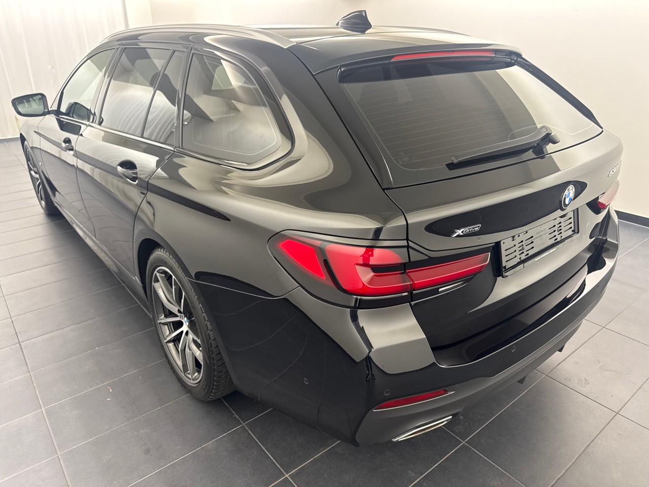 BMW 530i xDr 48VTour. M Sport-image-1