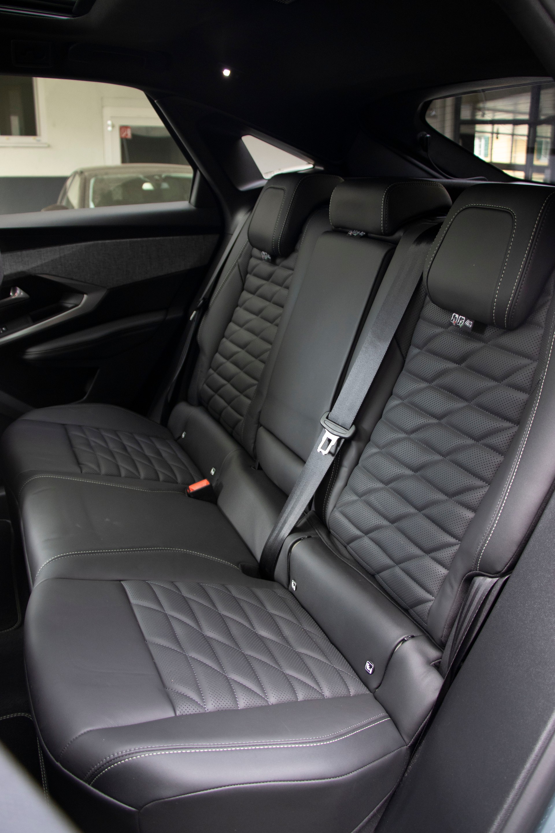 PEUGEOT 3008 73kWh Launch Edition-image-10