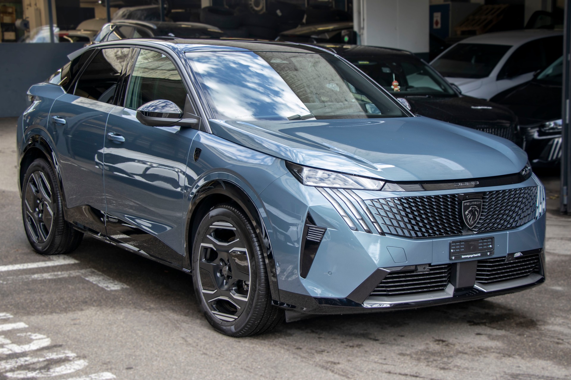 PEUGEOT 3008 73kWh Launch Edition-image-3